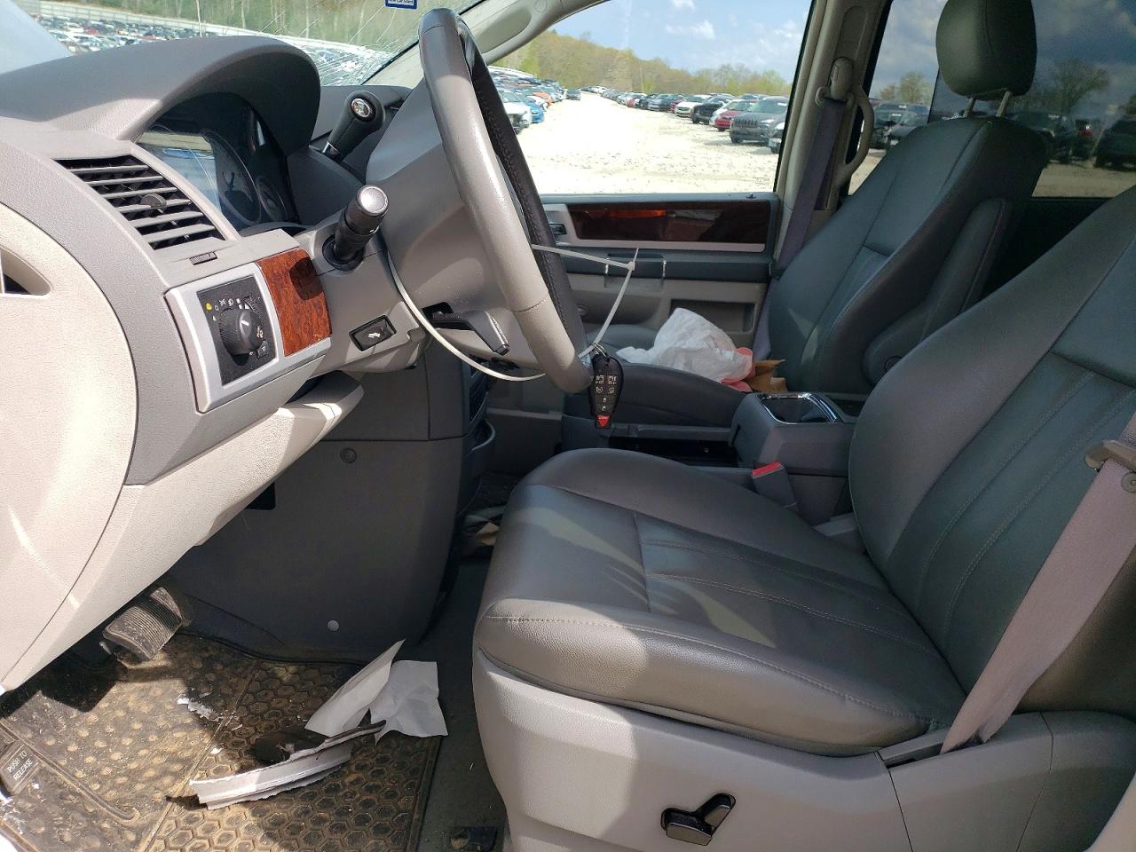 2010 Chrysler Town & Country Touring Silver vin: 2A4RR5D15AR110511