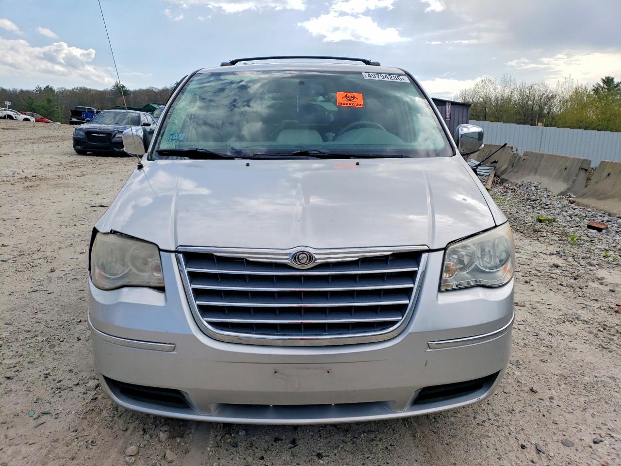2010 Chrysler Town & Country Touring Silver vin: 2A4RR5D15AR110511