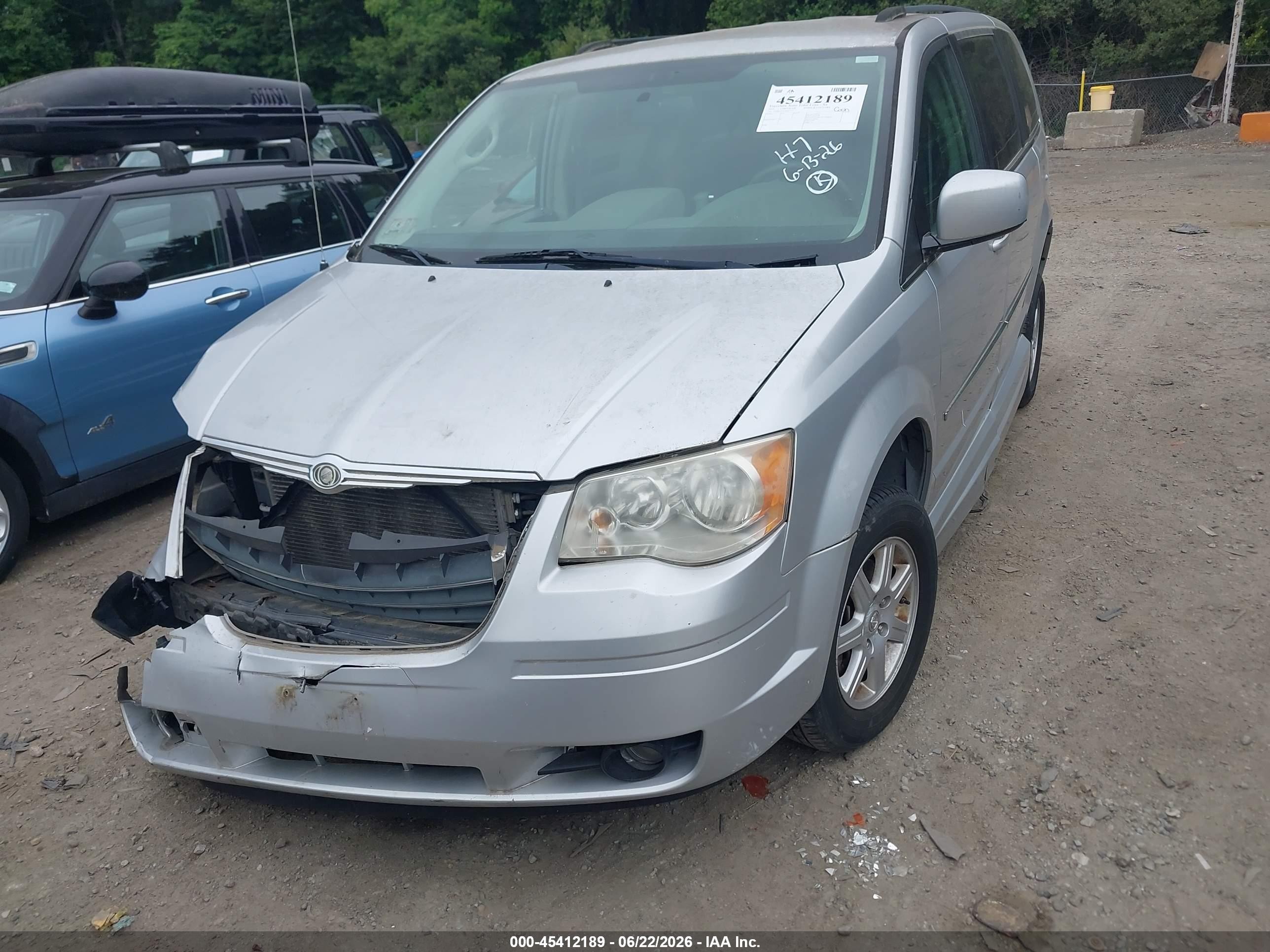 2010 Chrysler Town & Country Touring Silver vin: 2A4RR5D15AR221771