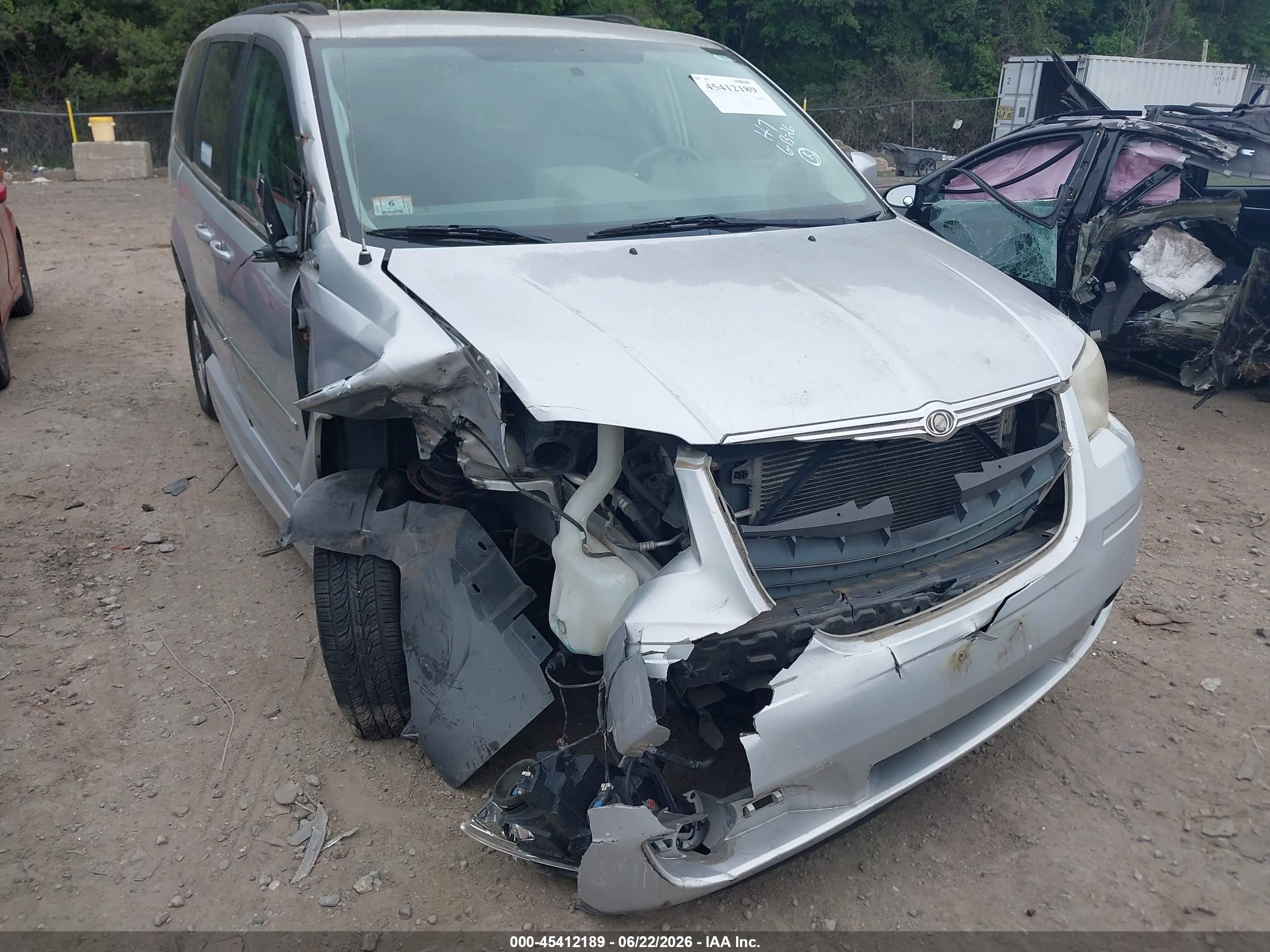 2010 Chrysler Town & Country Touring Silver vin: 2A4RR5D15AR221771