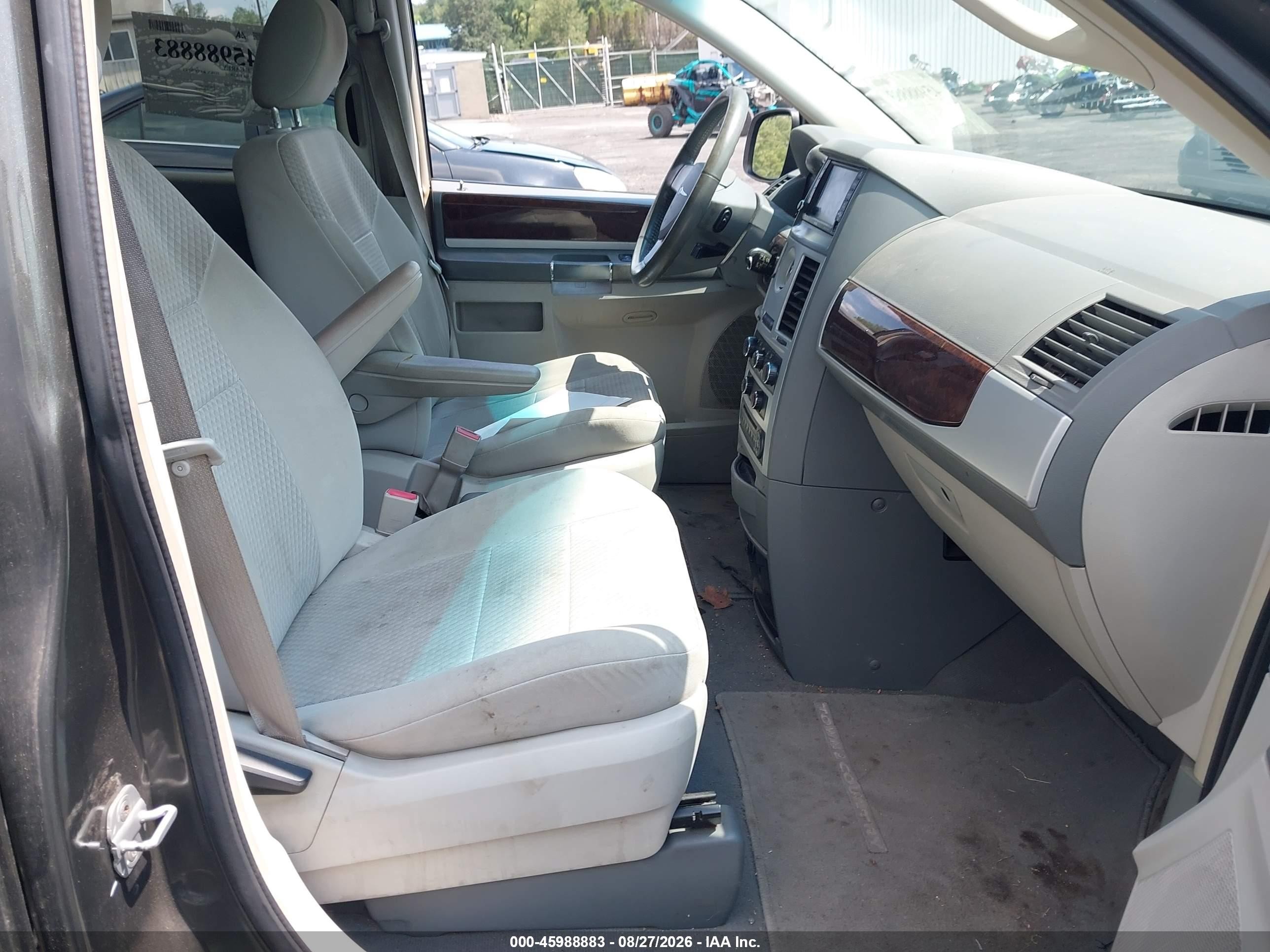 2010 Chrysler Town & Country Touring Gray vin: 2A4RR5D15AR239915