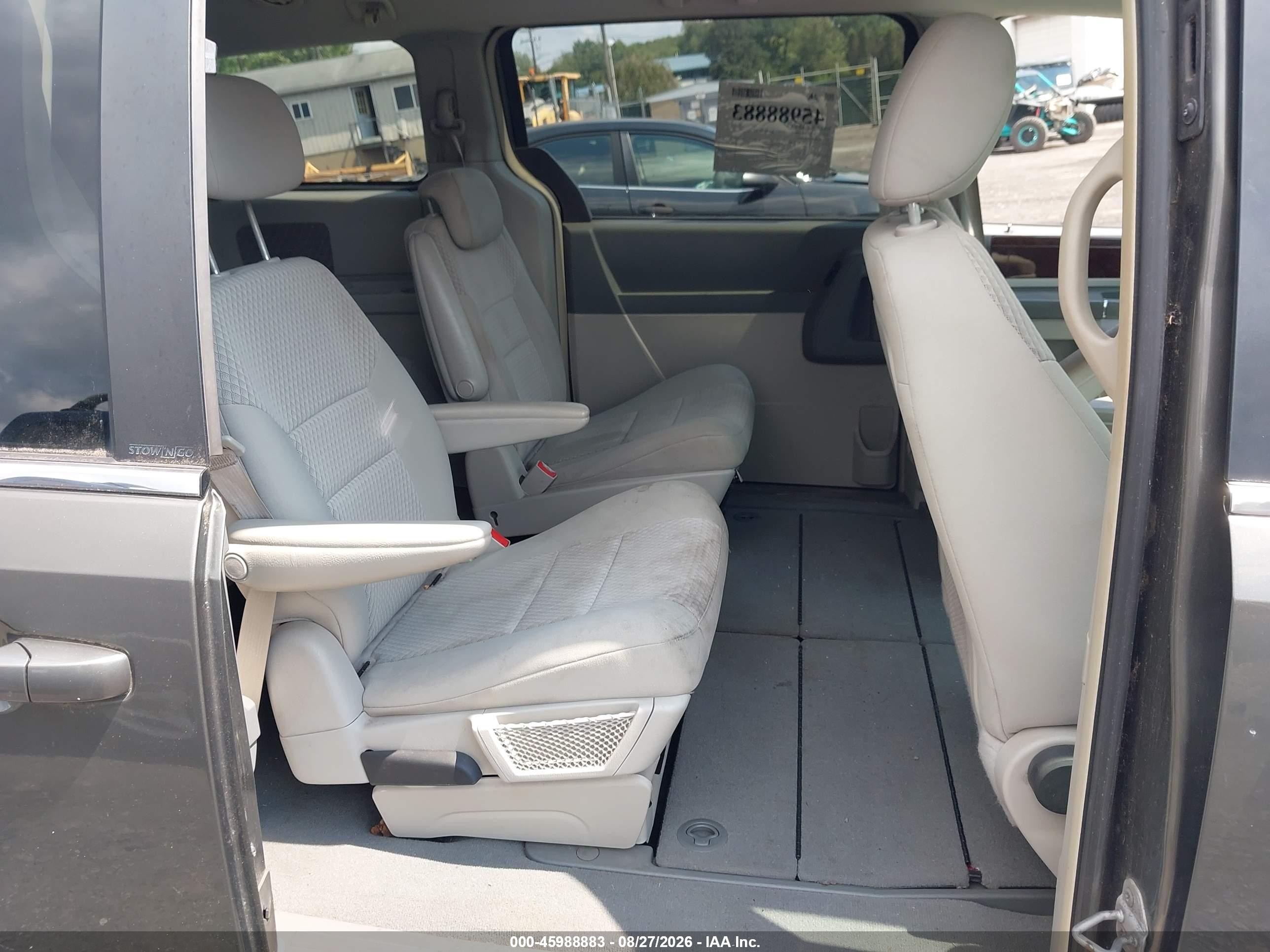 2010 Chrysler Town & Country Touring Gray vin: 2A4RR5D15AR239915