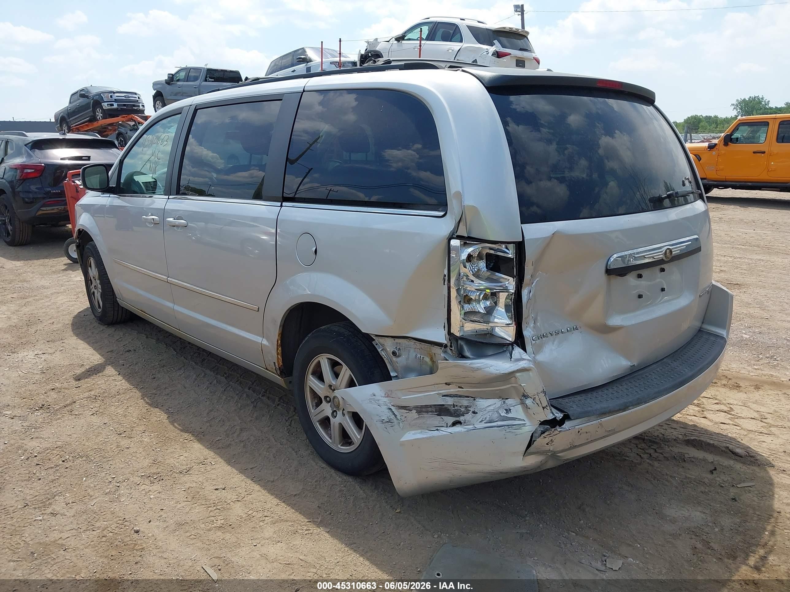 2010 Chrysler Town & Country Touring Silver vin: 2A4RR5D15AR262501