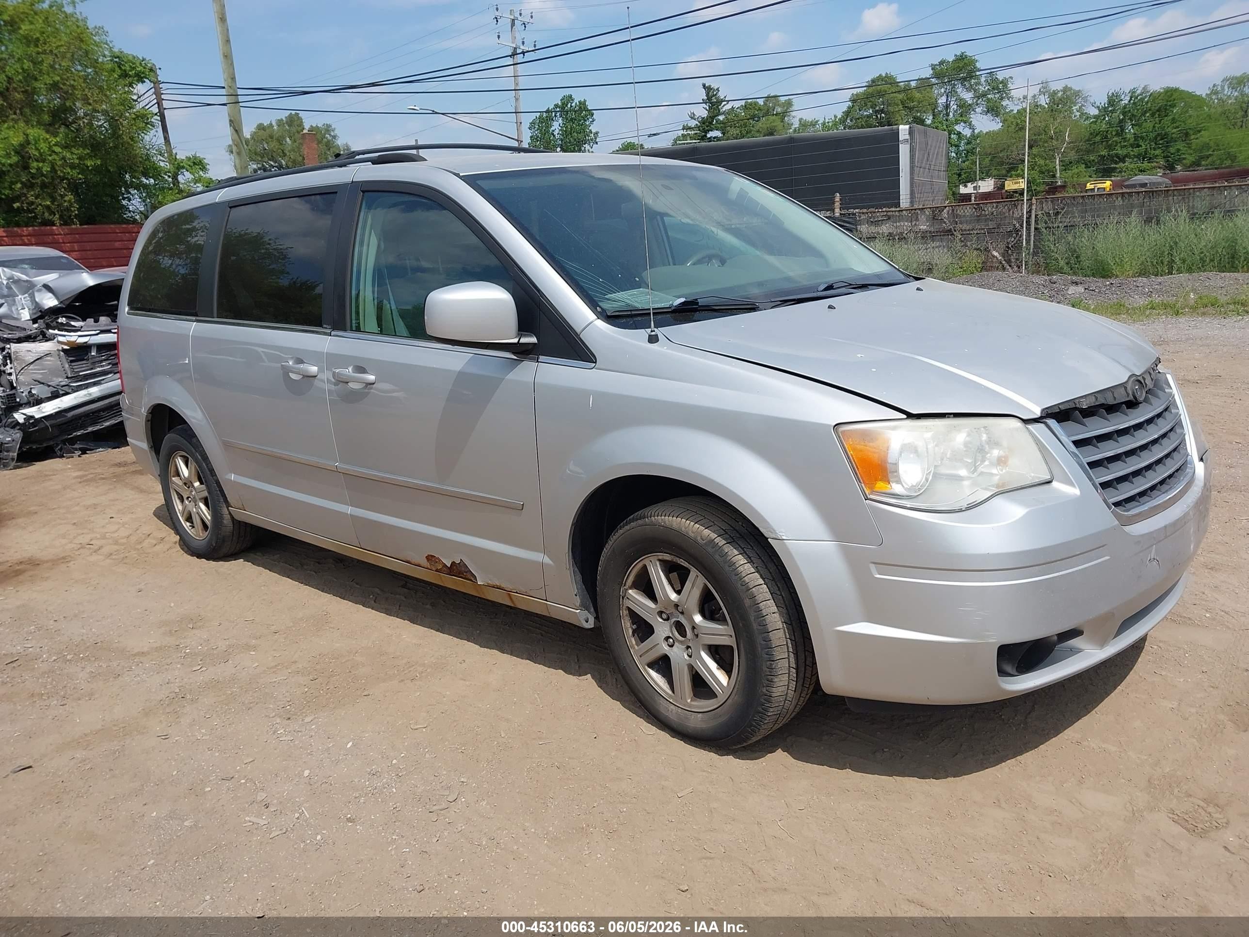 2010 Chrysler Town & Country Touring Silver vin: 2A4RR5D15AR262501