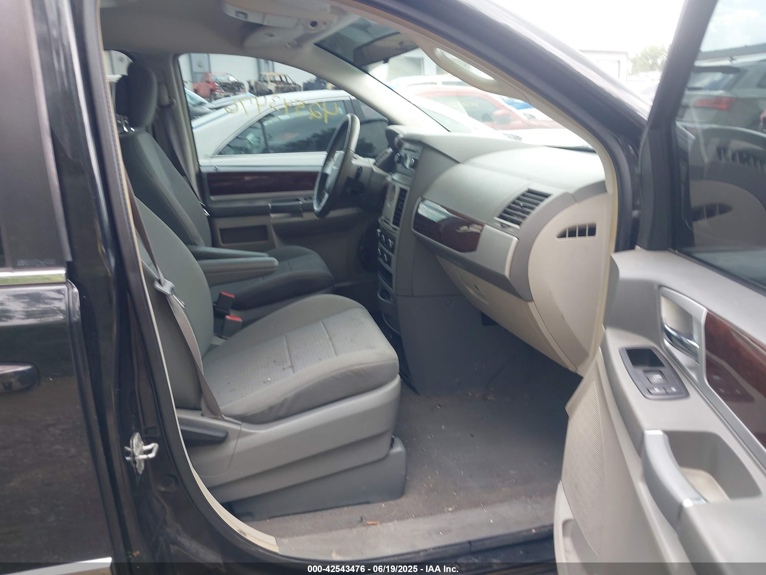 2010 Chrysler Town & Country Touring Black vin: 2A4RR5D15AR305122
