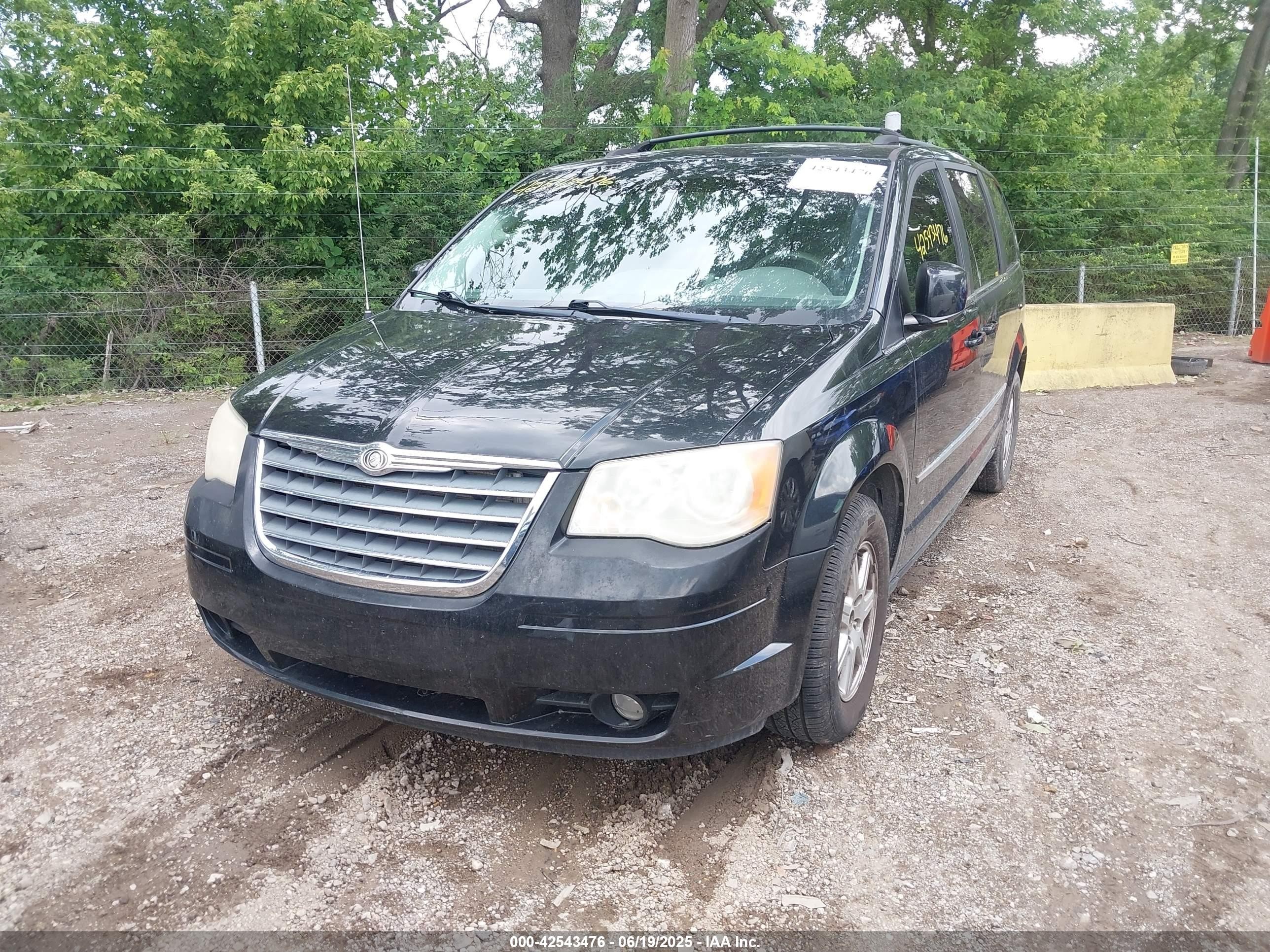 2010 Chrysler Town & Country Touring Black vin: 2A4RR5D15AR305122
