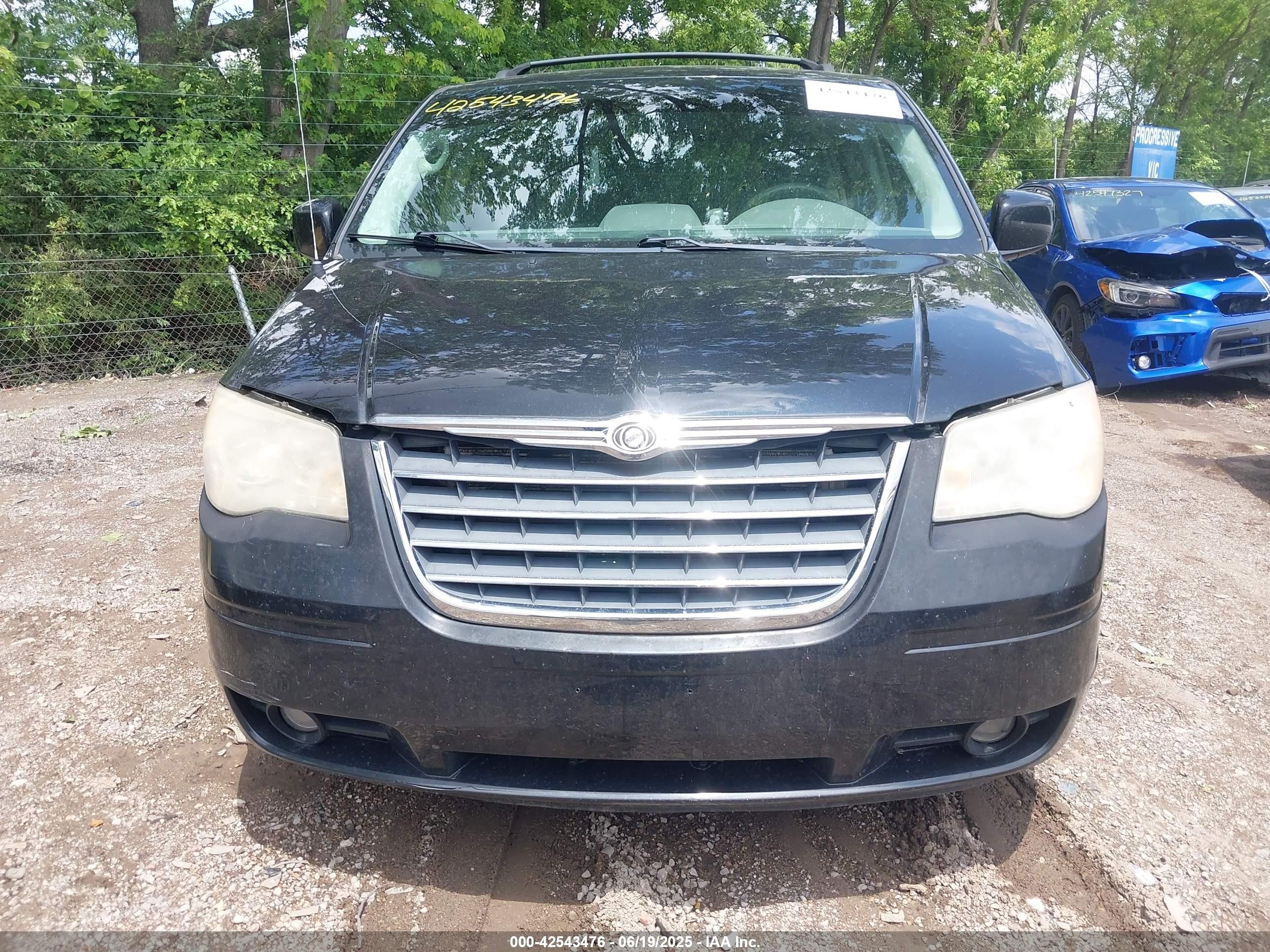 2010 Chrysler Town & Country Touring Black vin: 2A4RR5D15AR305122