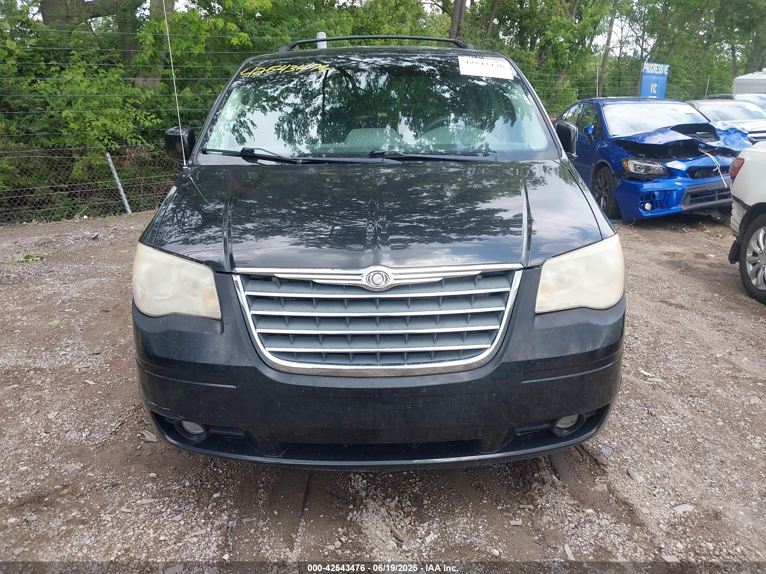 2010 Chrysler Town & Country Touring Black vin: 2A4RR5D15AR305122
