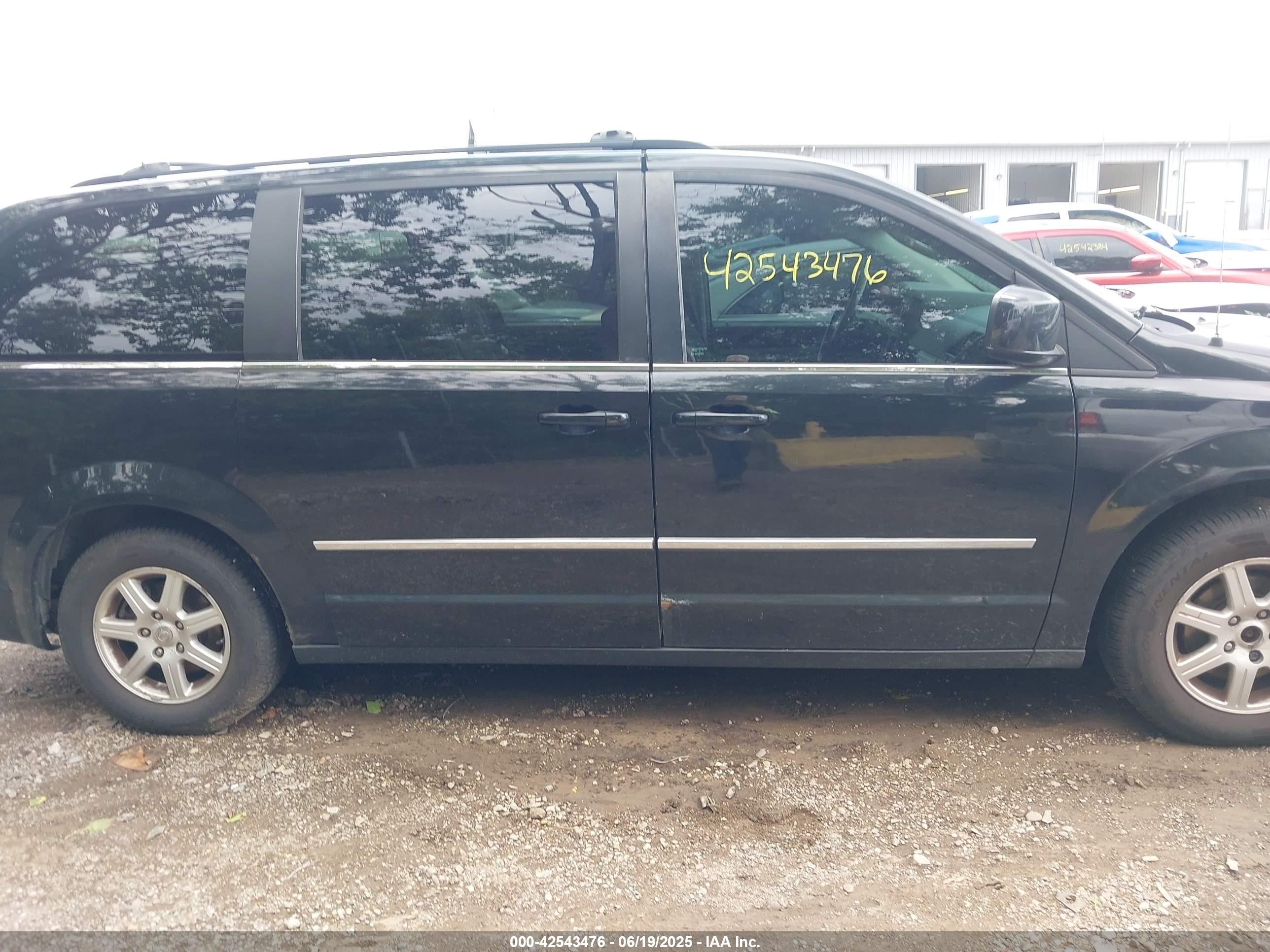 2010 Chrysler Town & Country Touring Black vin: 2A4RR5D15AR305122
