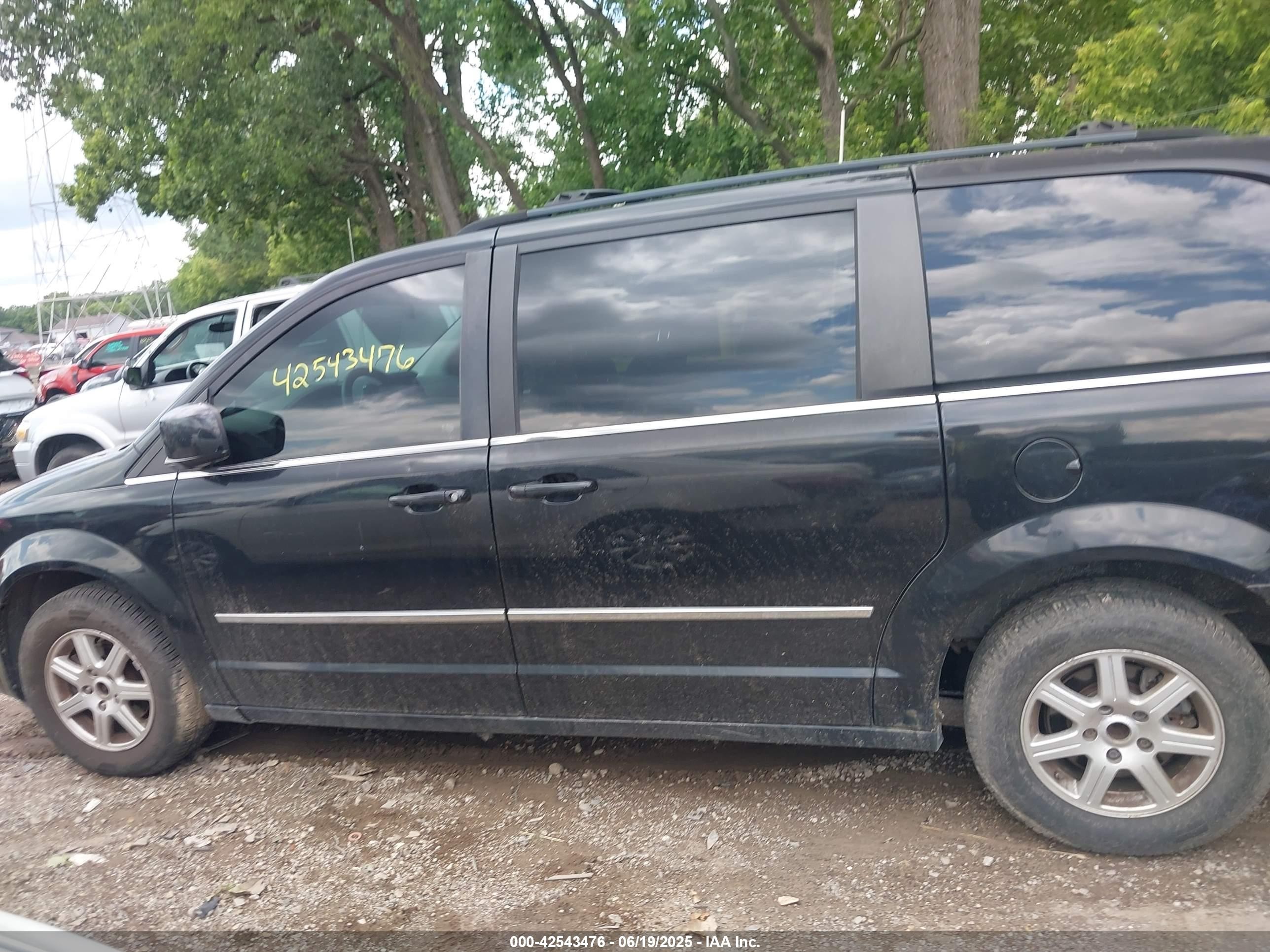 2010 Chrysler Town & Country Touring Black vin: 2A4RR5D15AR305122