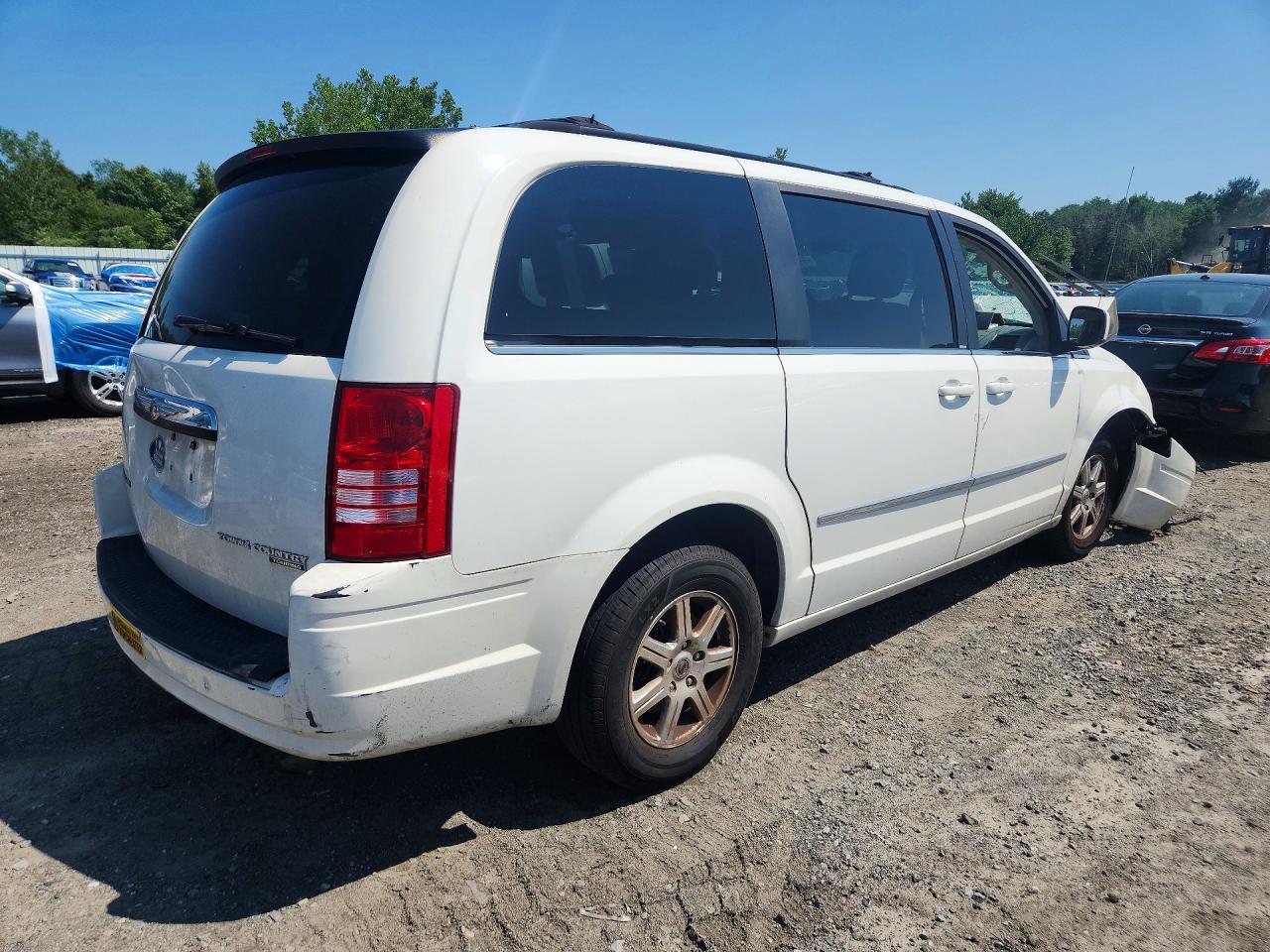 2010 Chrysler Town & Country Touring White vin: 2A4RR5D15AR305153