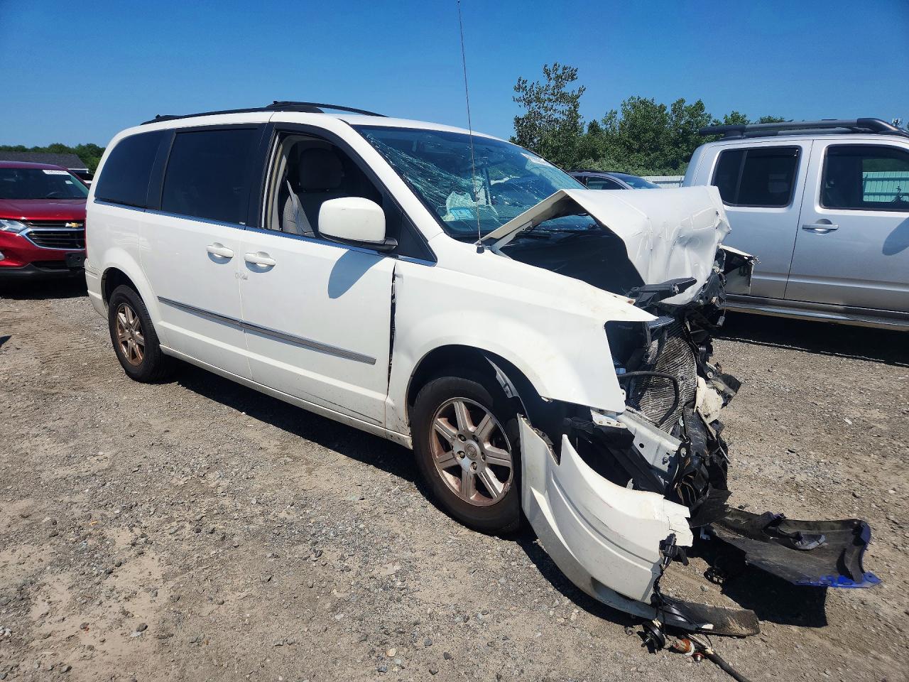 2010 Chrysler Town & Country Touring White vin: 2A4RR5D15AR305153