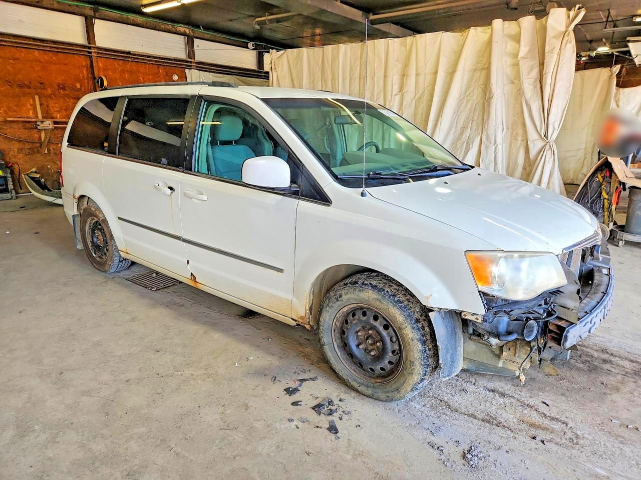2010 Chrysler Town & Country Touring White vin: 2A4RR5D16AR131979