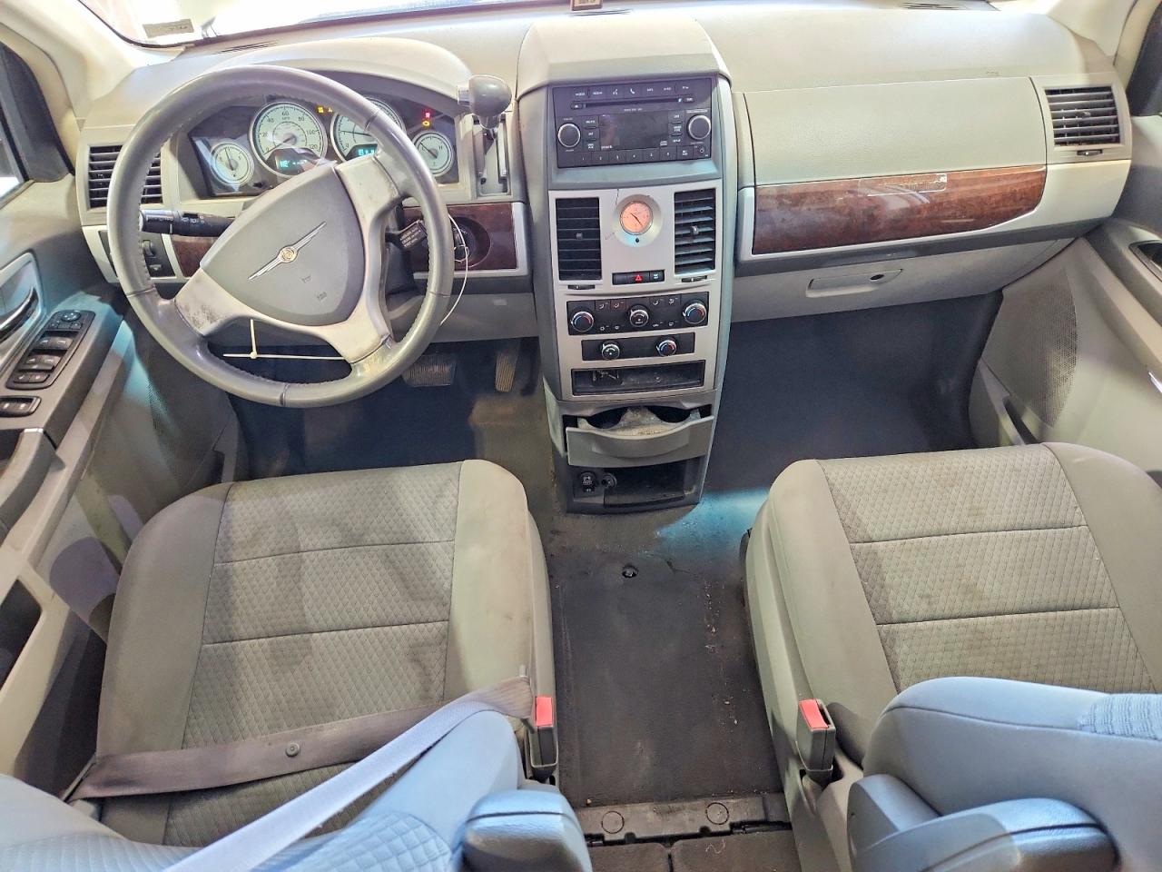 2010 Chrysler Town & Country Touring White vin: 2A4RR5D16AR131979