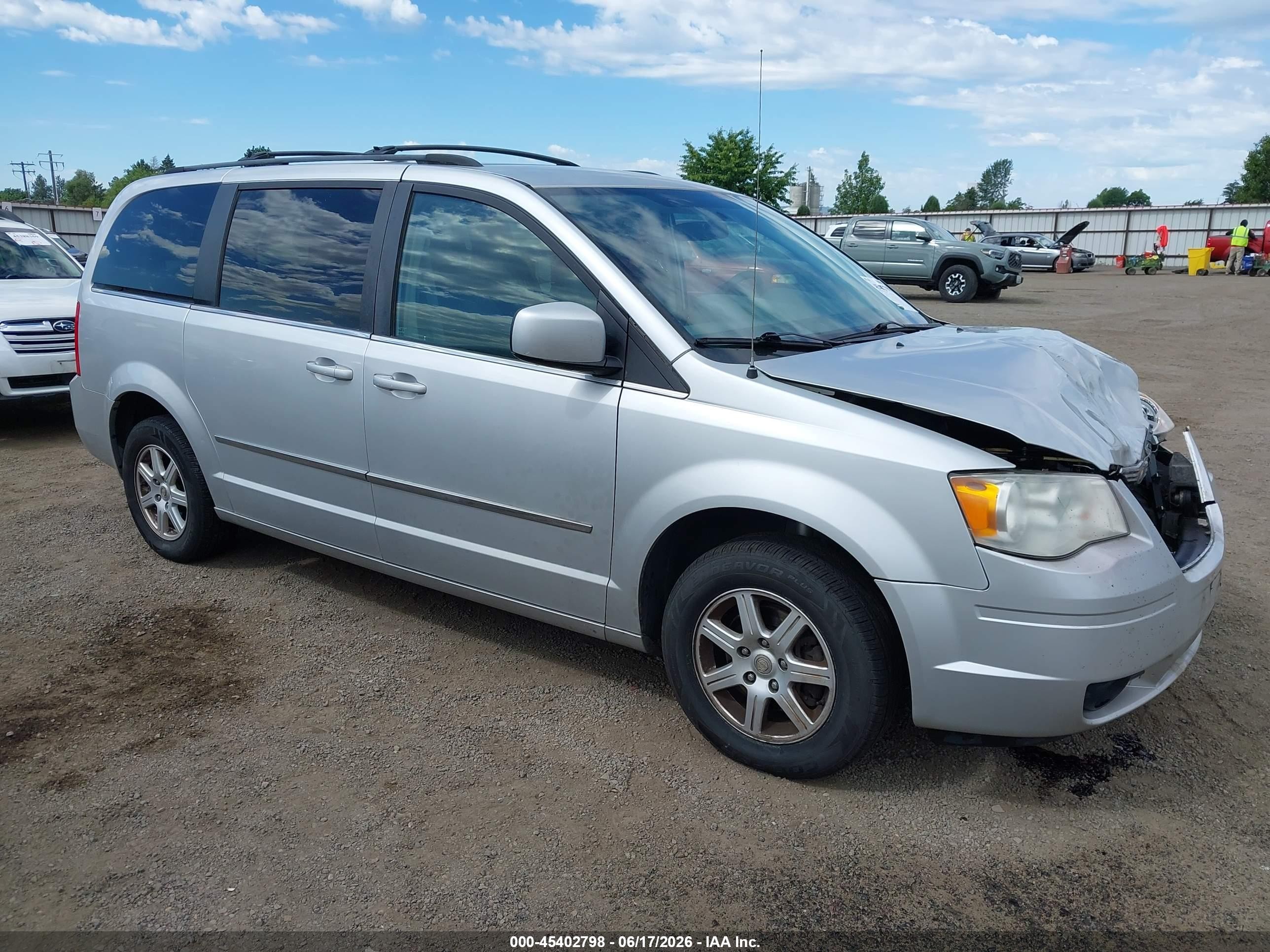 2010 Chrysler Town & Country Touring Silver vin: 2A4RR5D16AR166375