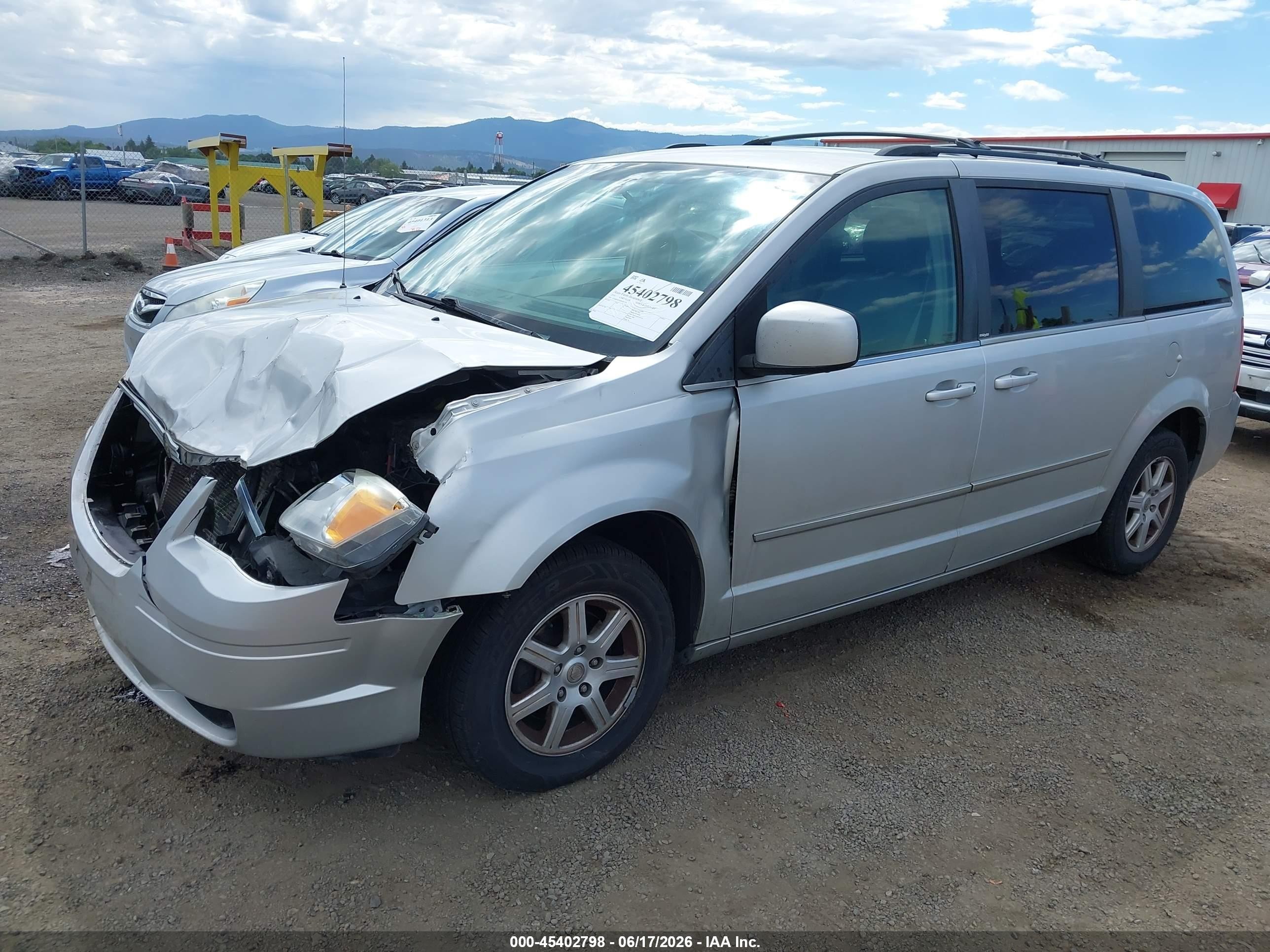 2010 Chrysler Town & Country Touring Silver vin: 2A4RR5D16AR166375