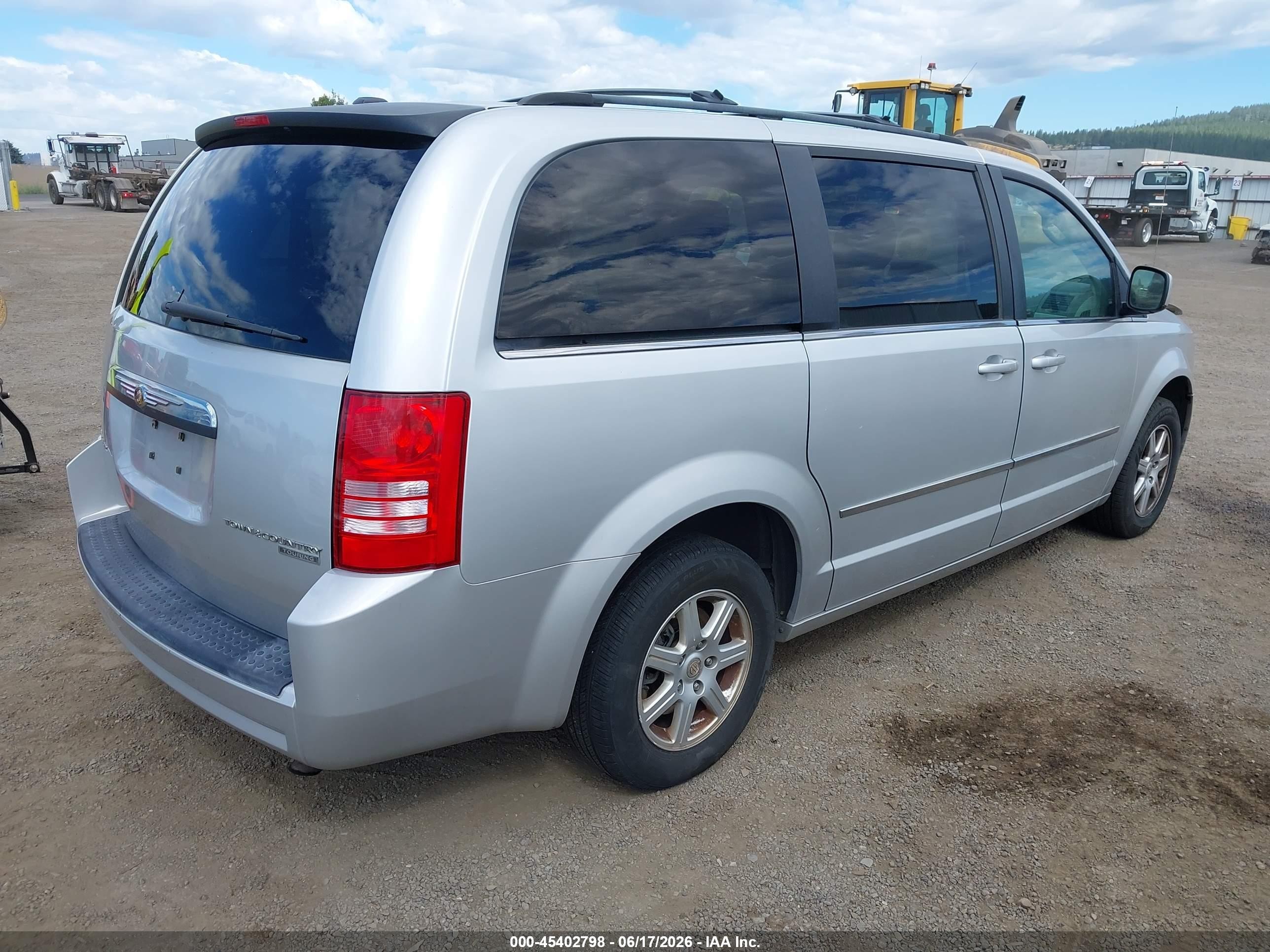 2010 Chrysler Town & Country Touring Silver vin: 2A4RR5D16AR166375
