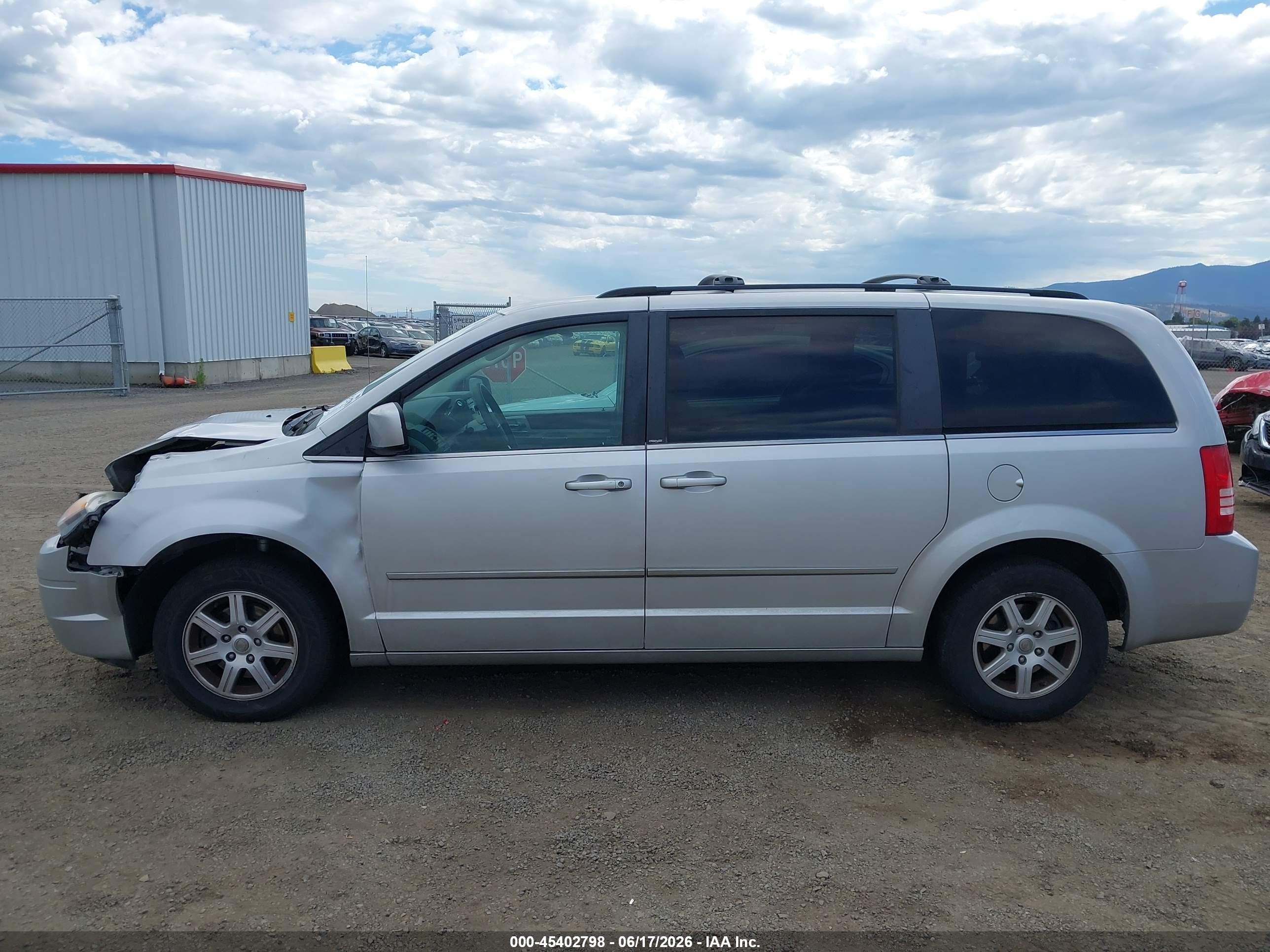 2010 Chrysler Town & Country Touring Silver vin: 2A4RR5D16AR166375