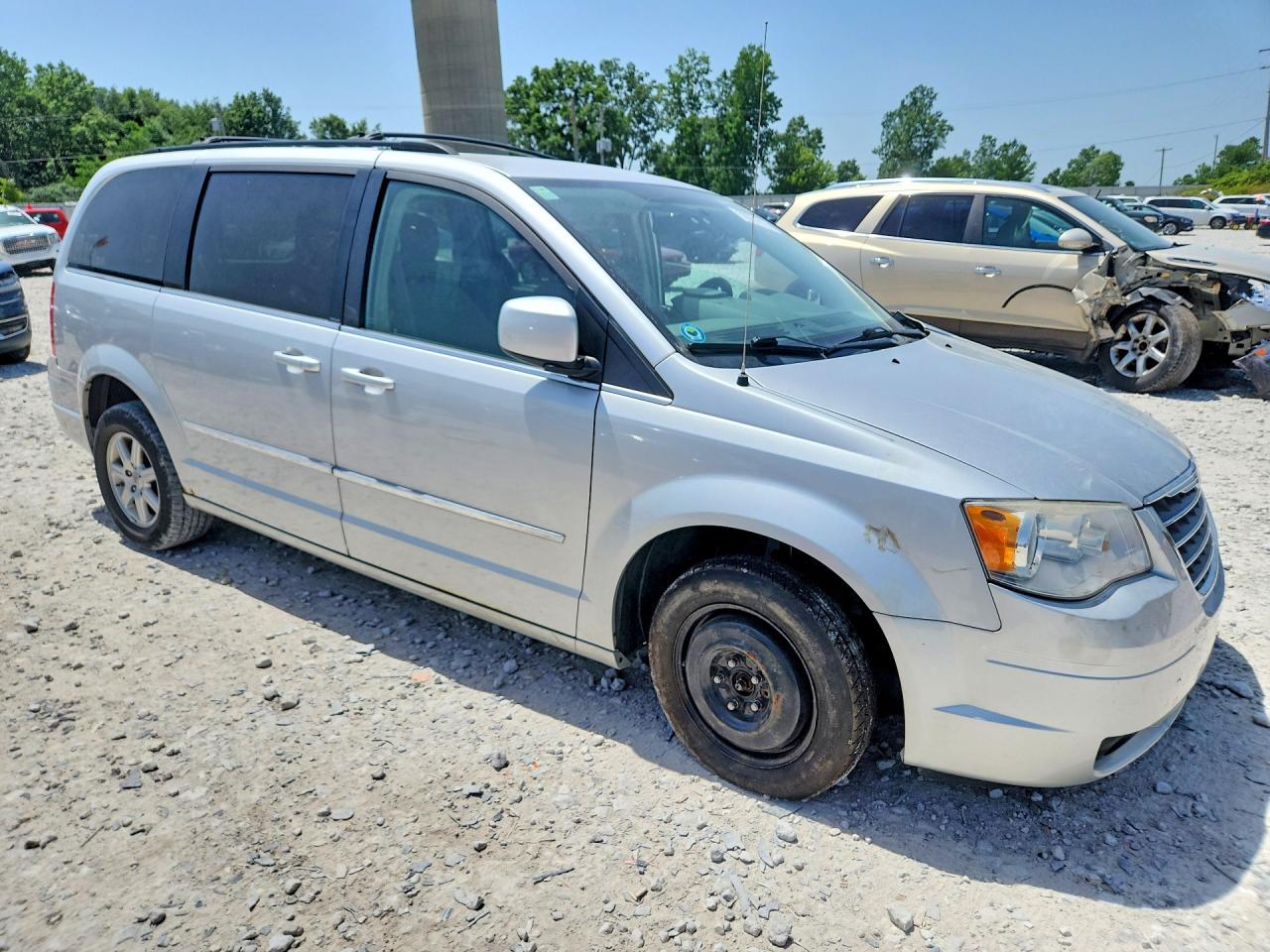 2010 Chrysler Town & Country Touring Серебряный vin: 2A4RR5D16AR226591