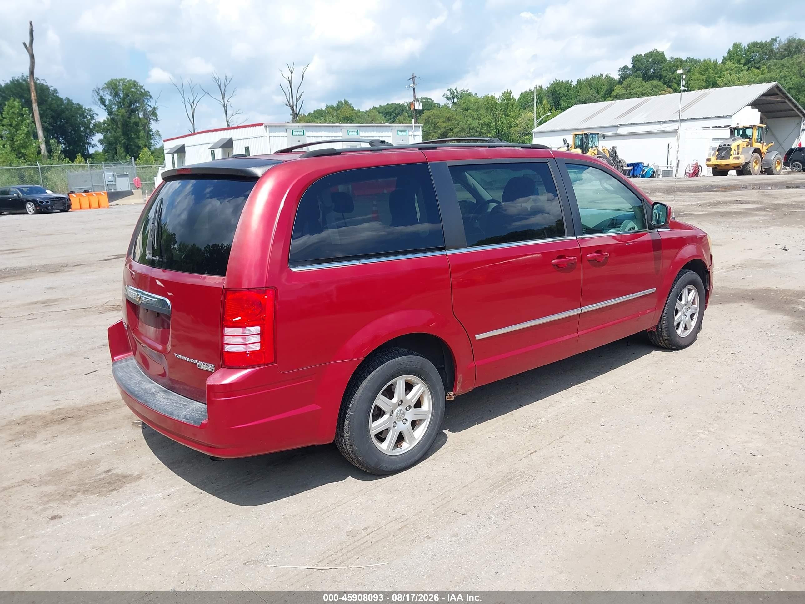 2010 Chrysler Town & Country Touring Red vin: 2A4RR5D16AR250096