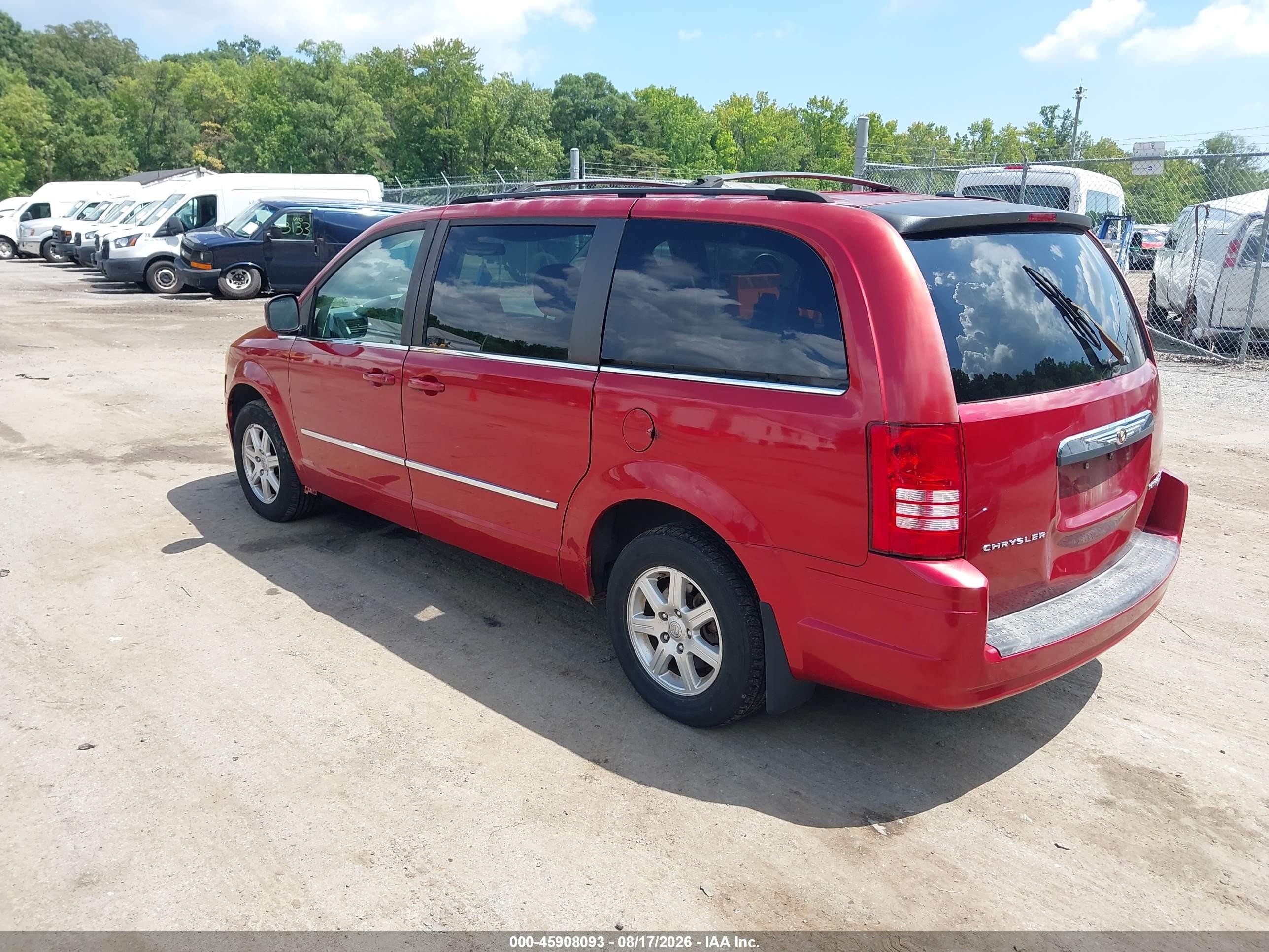 2010 Chrysler Town & Country Touring Red vin: 2A4RR5D16AR250096