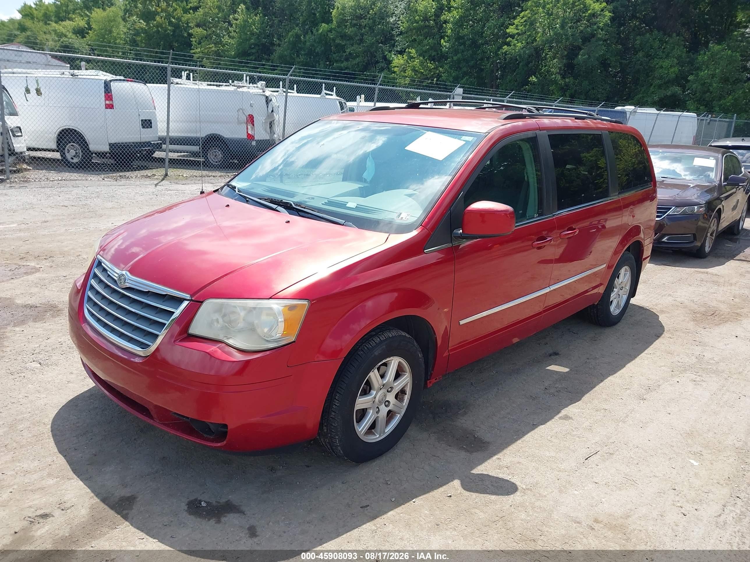 2010 Chrysler Town & Country Touring Red vin: 2A4RR5D16AR250096