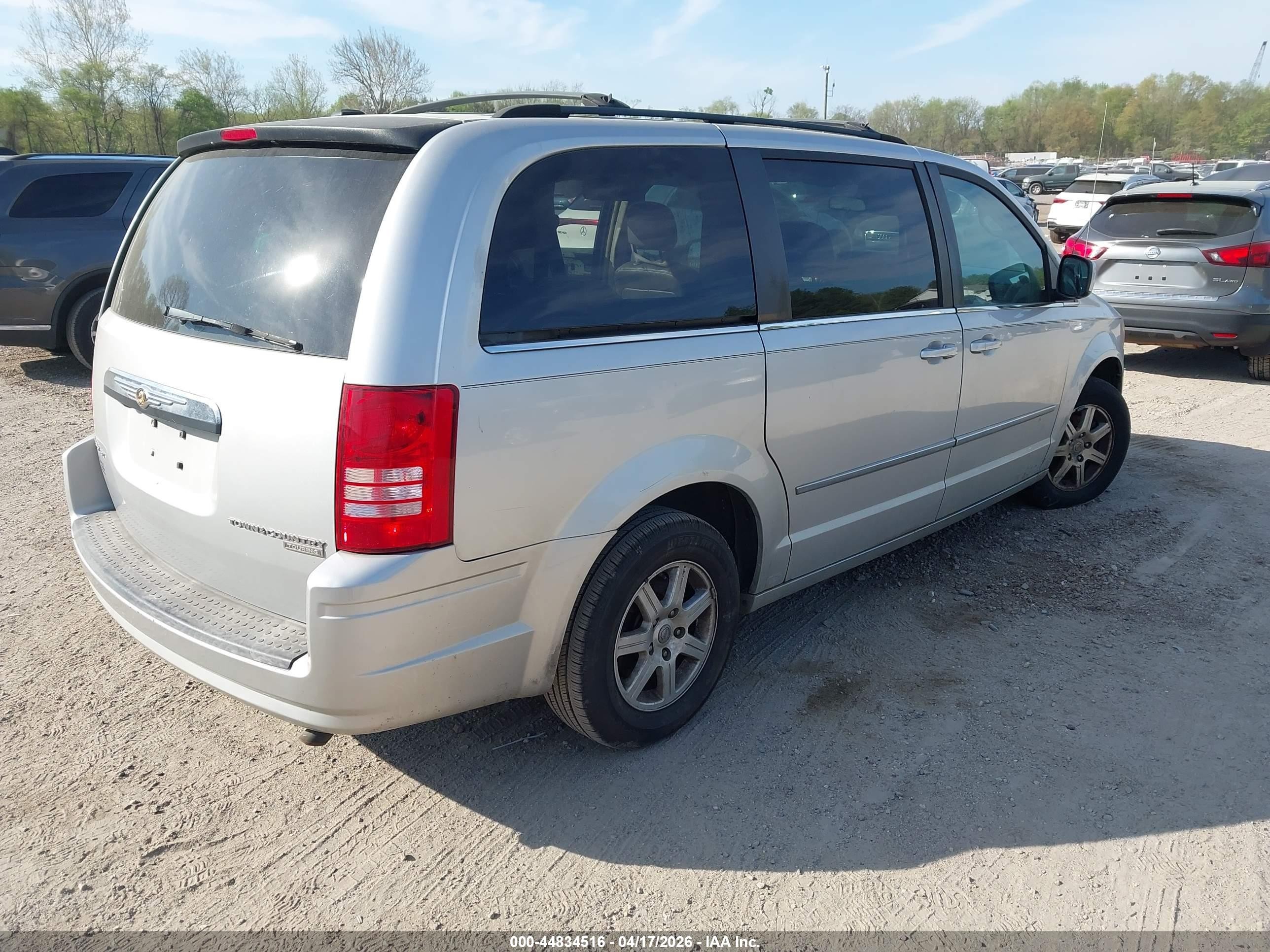 2010 Chrysler Town & Country Touring Silver vin: 2A4RR5D16AR305419