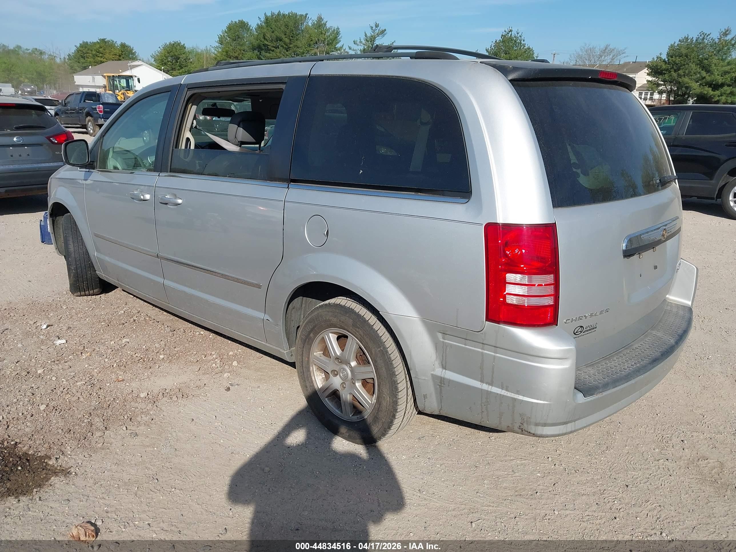 2010 Chrysler Town & Country Touring Silver vin: 2A4RR5D16AR305419