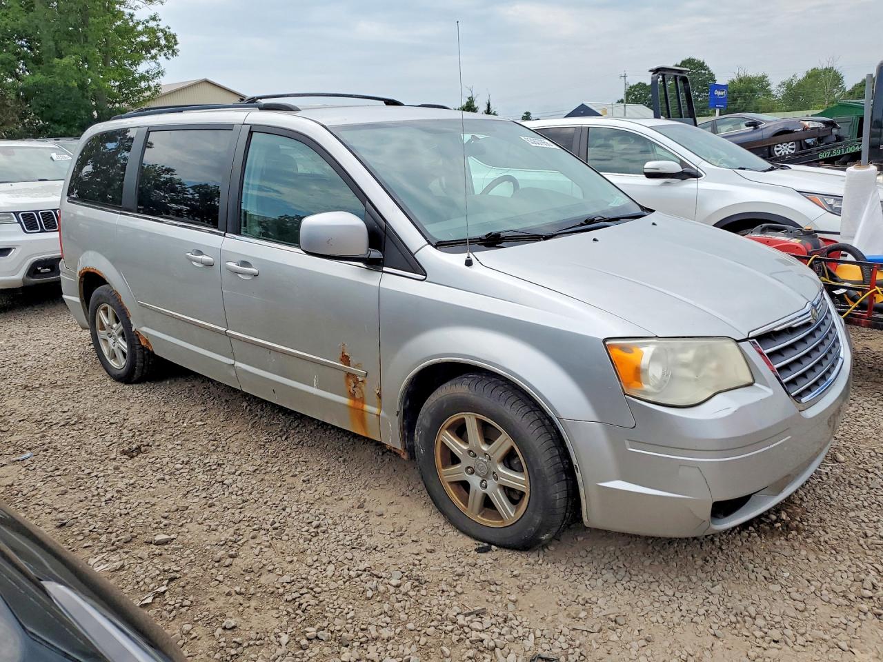 2010 Chrysler Town & Country Touring Gray vin: 2A4RR5D17AR103902