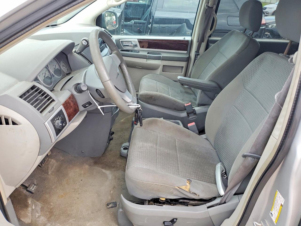 2010 Chrysler Town & Country Touring Gray vin: 2A4RR5D17AR103902