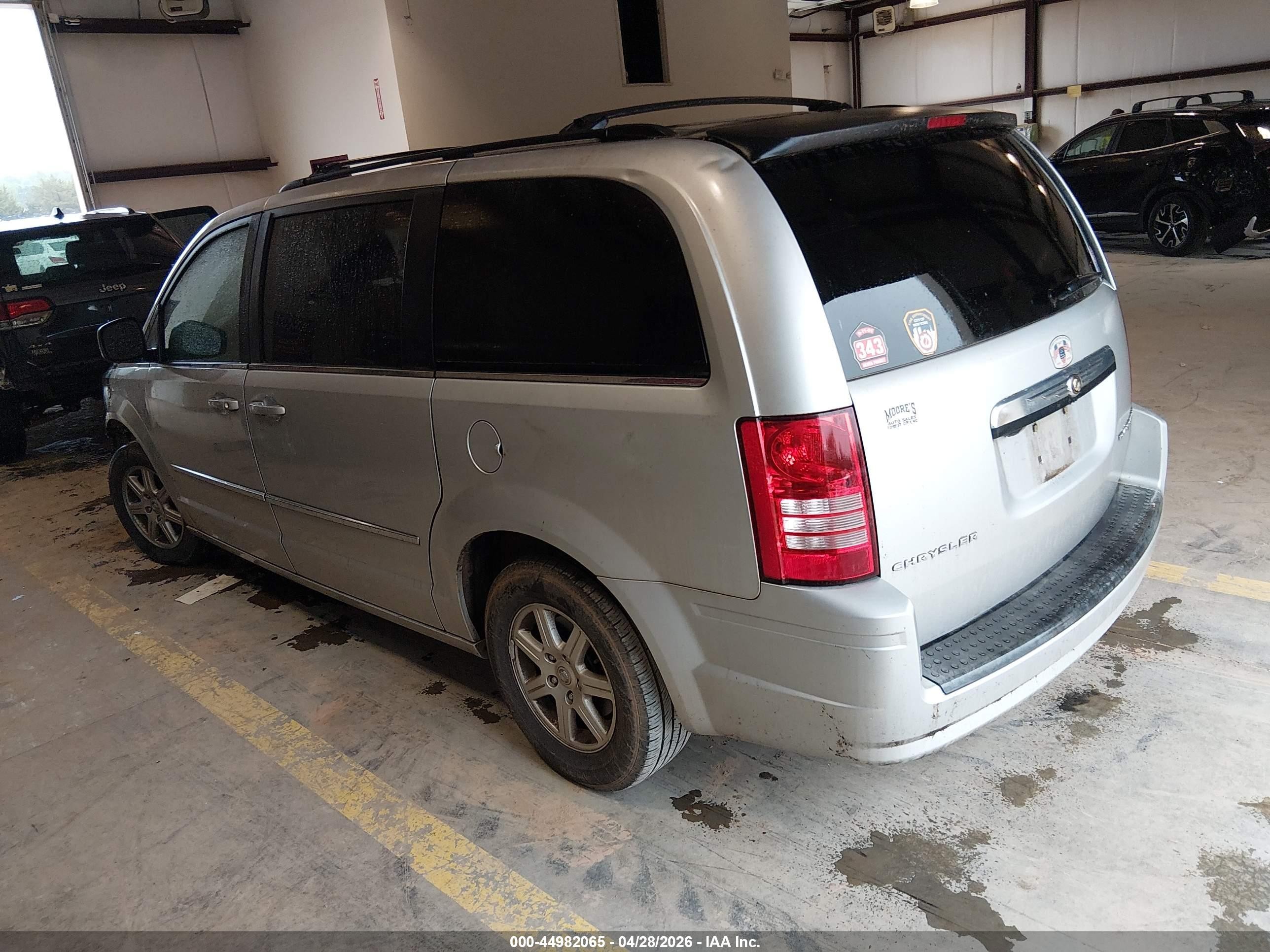 2010 Chrysler Town & Country Touring Beige vin: 2A4RR5D17AR105407