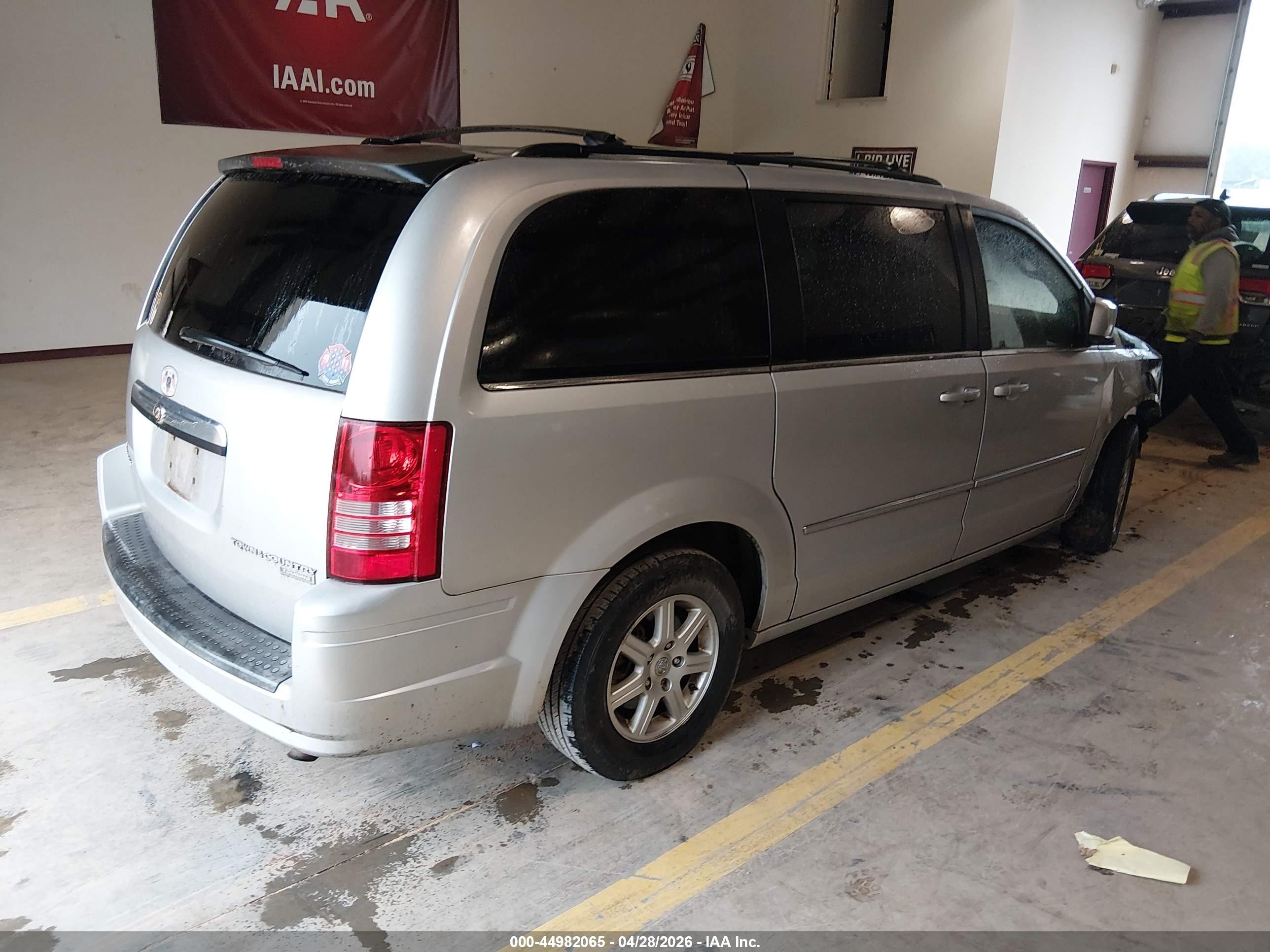 2010 Chrysler Town & Country Touring Beige vin: 2A4RR5D17AR105407
