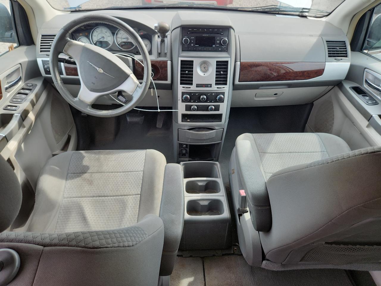 2010 Chrysler Town & Country Touring Серебряный vin: 2A4RR5D17AR319040