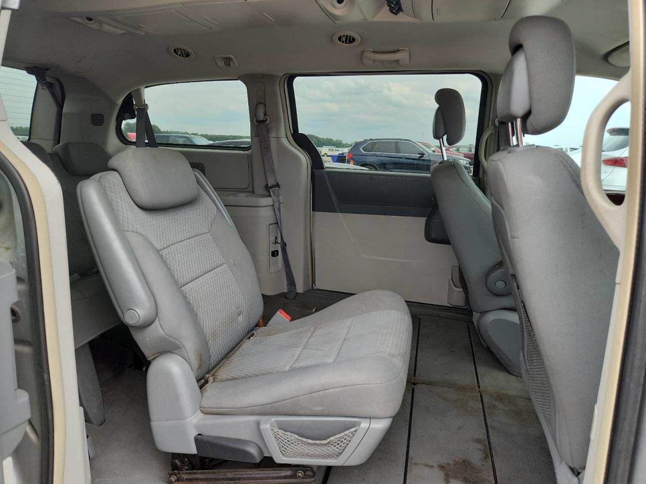 2010 Chrysler Town & Country Touring Серебряный vin: 2A4RR5D17AR319040