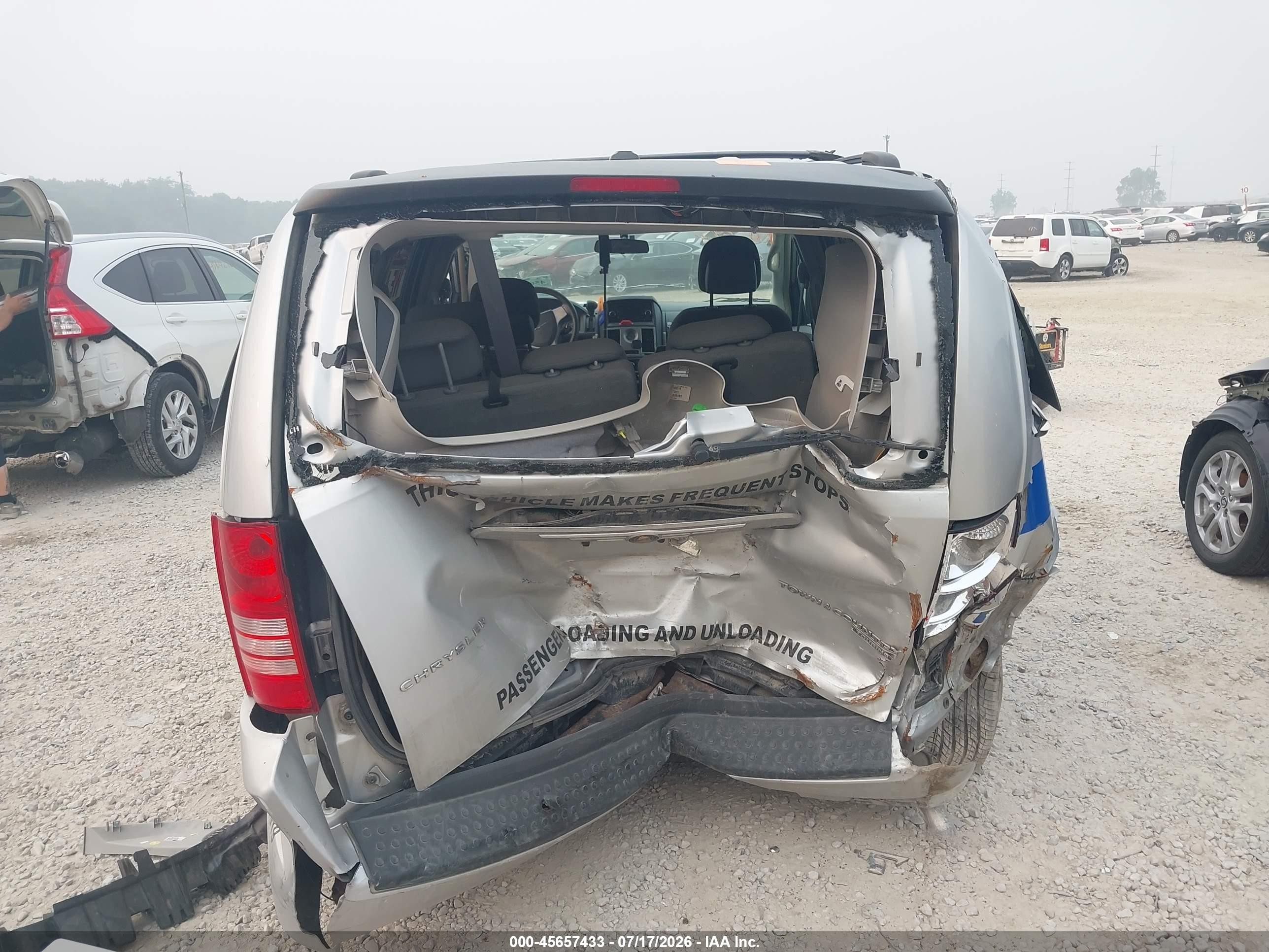 2010 Chrysler Town & Country Touring Серебряный vin: 2A4RR5D17AR319667