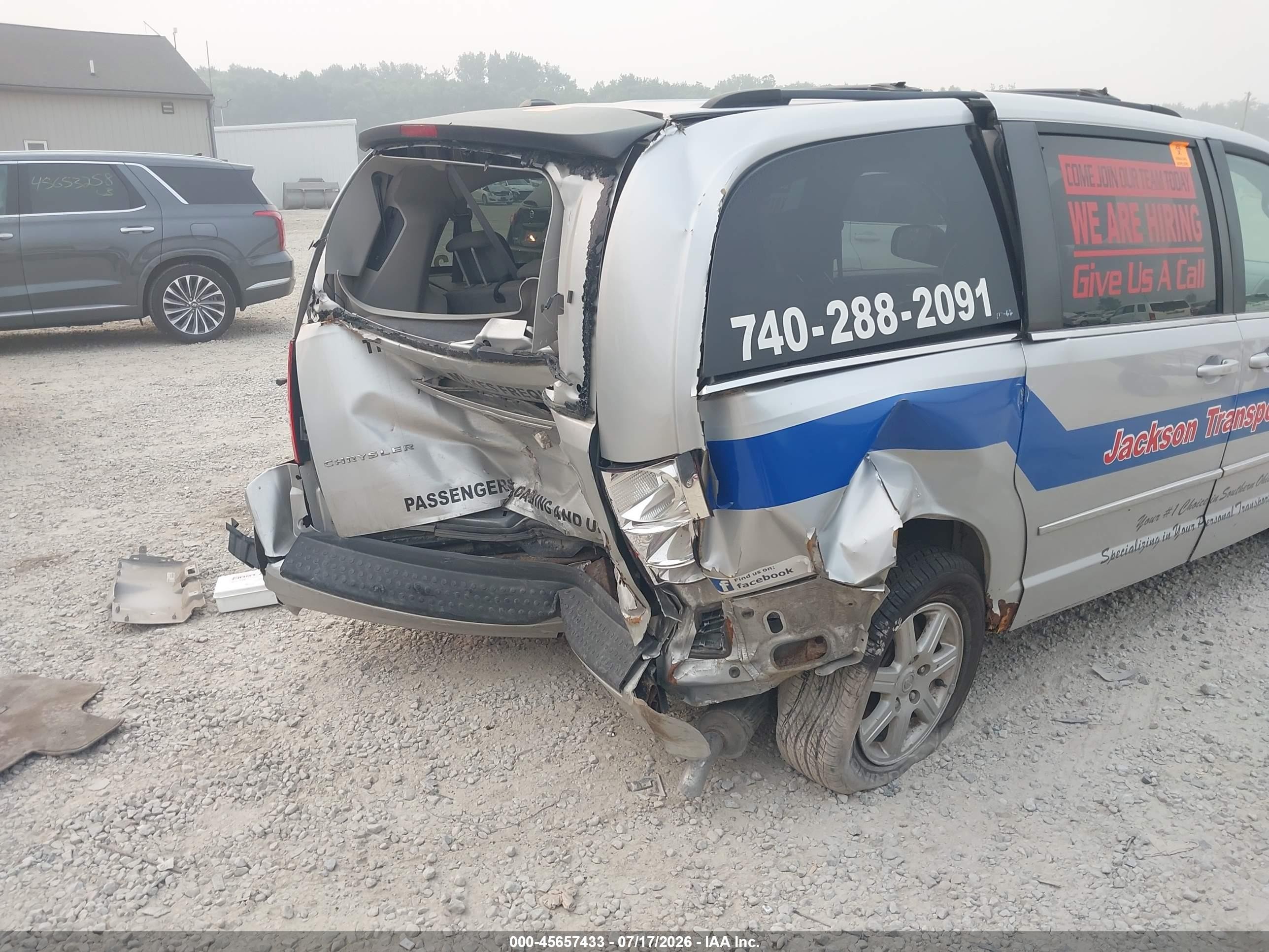 2010 Chrysler Town & Country Touring Серебряный vin: 2A4RR5D17AR319667