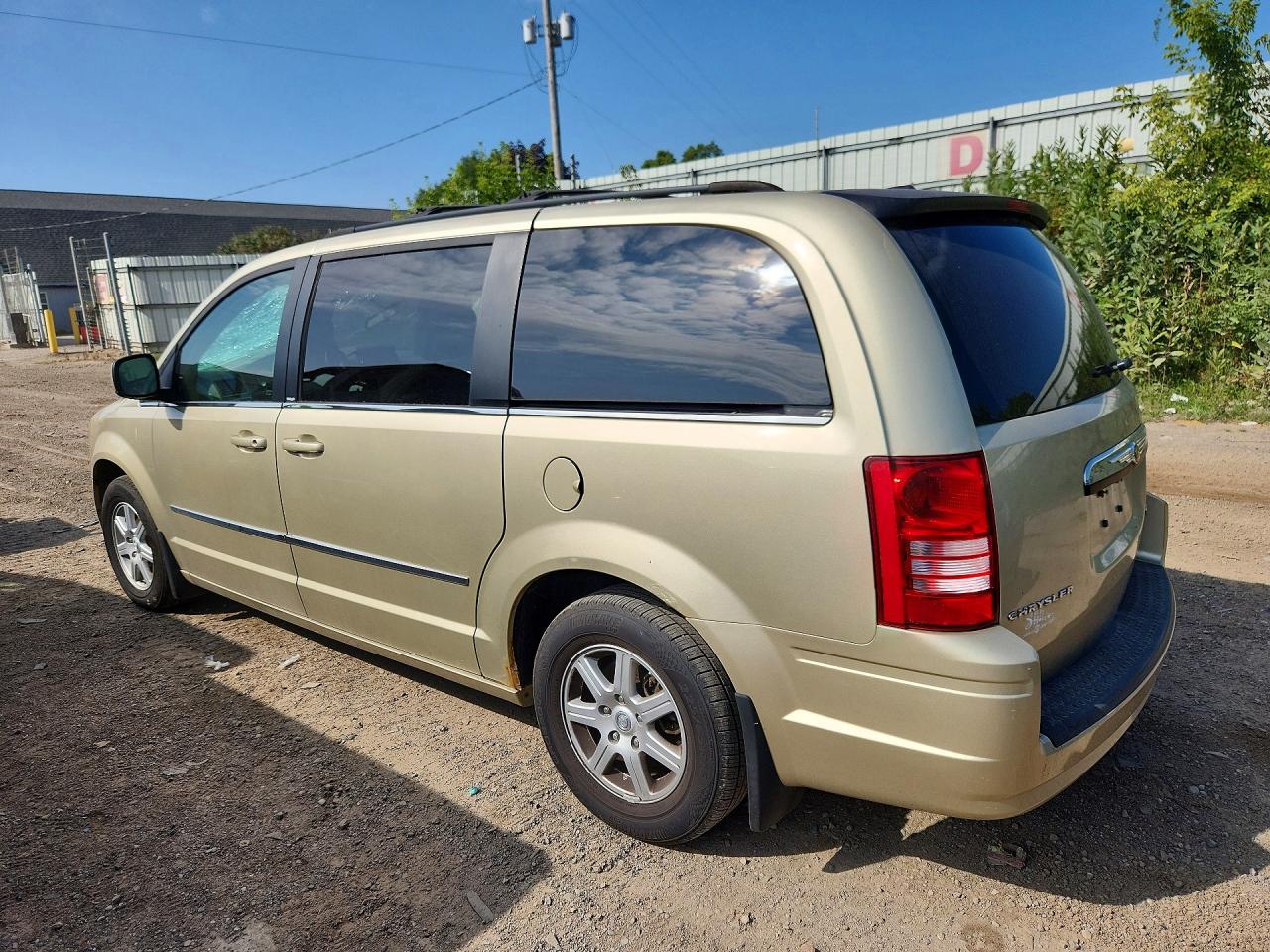 2010 Chrysler Town & Country Touring Cream vin: 2A4RR5D17AR380808