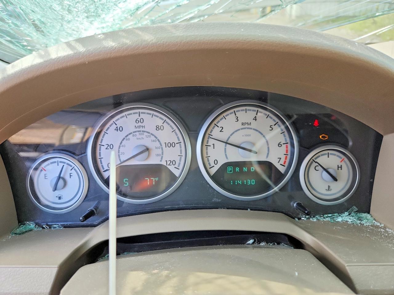2010 Chrysler Town & Country Touring Cream vin: 2A4RR5D17AR380808