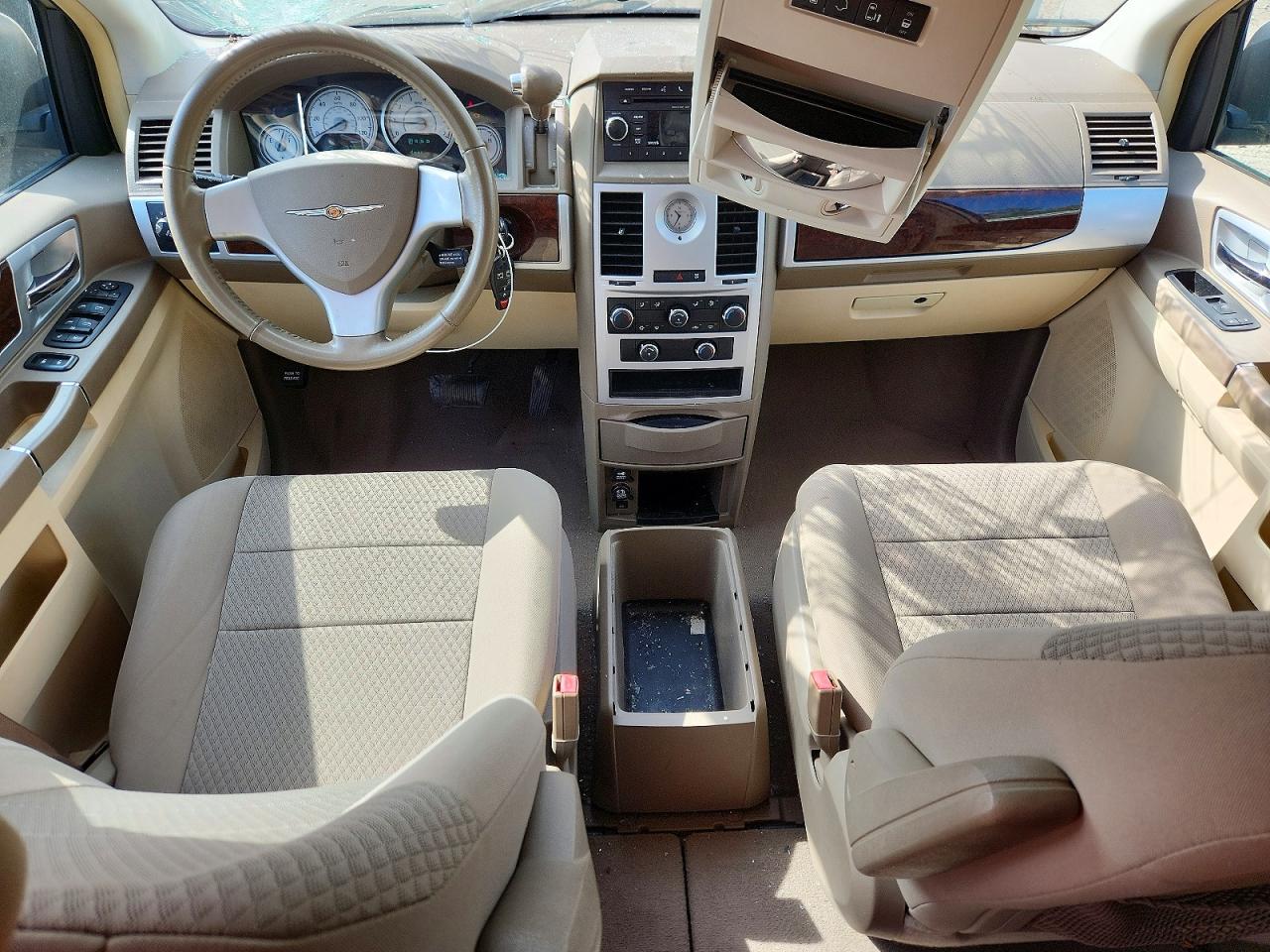 2010 Chrysler Town & Country Touring Cream vin: 2A4RR5D17AR380808