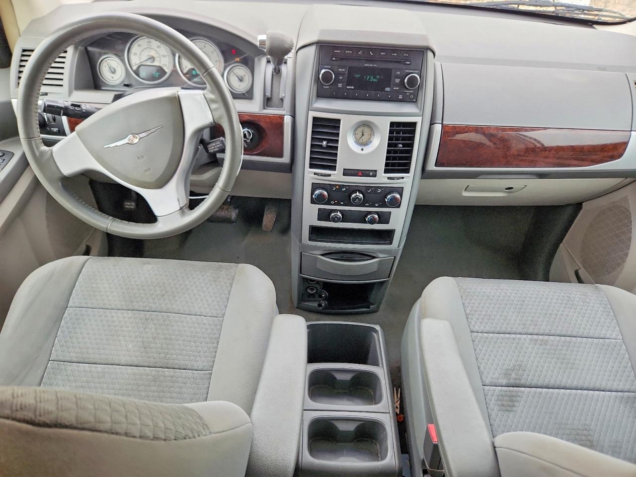 2010 Chrysler Town & Country Touring White vin: 2A4RR5D17AR466829