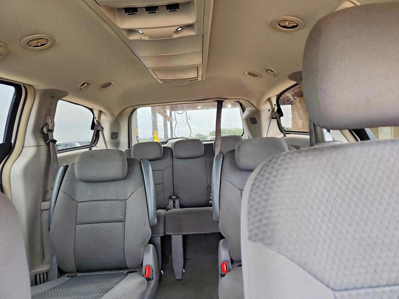 2010 Chrysler Town & Country Touring White vin: 2A4RR5D17AR466829