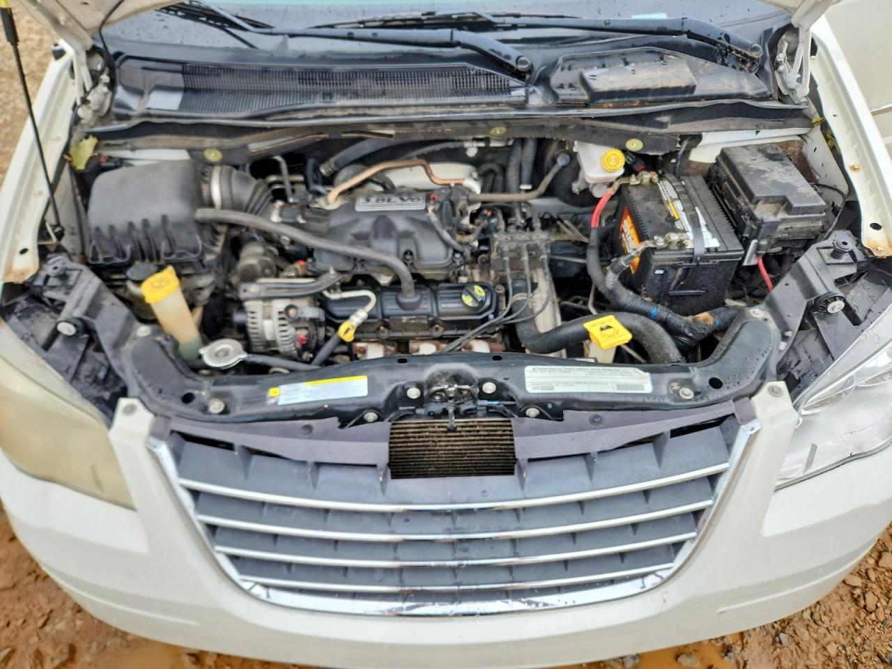2010 Chrysler Town & Country Touring White vin: 2A4RR5D17AR466829