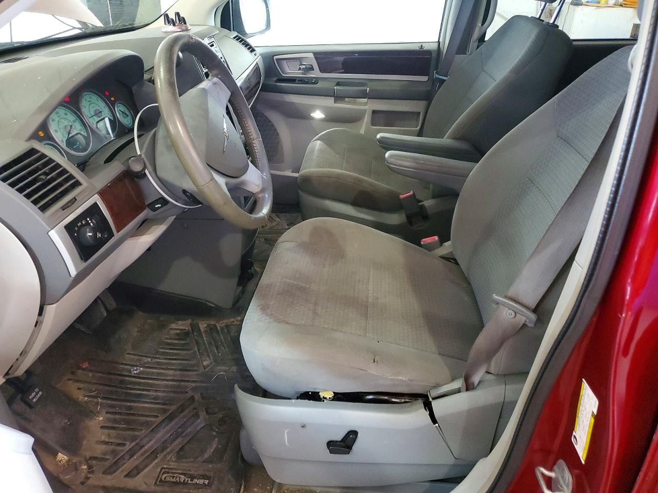 2010 Chrysler Town & Country Touring Red vin: 2A4RR5D17AR500669