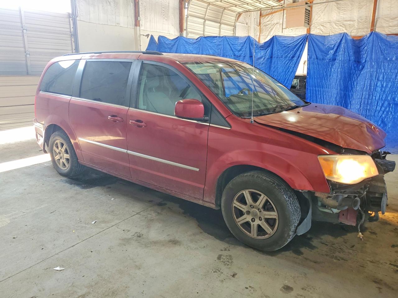 2010 Chrysler Town & Country Touring Red vin: 2A4RR5D17AR500669