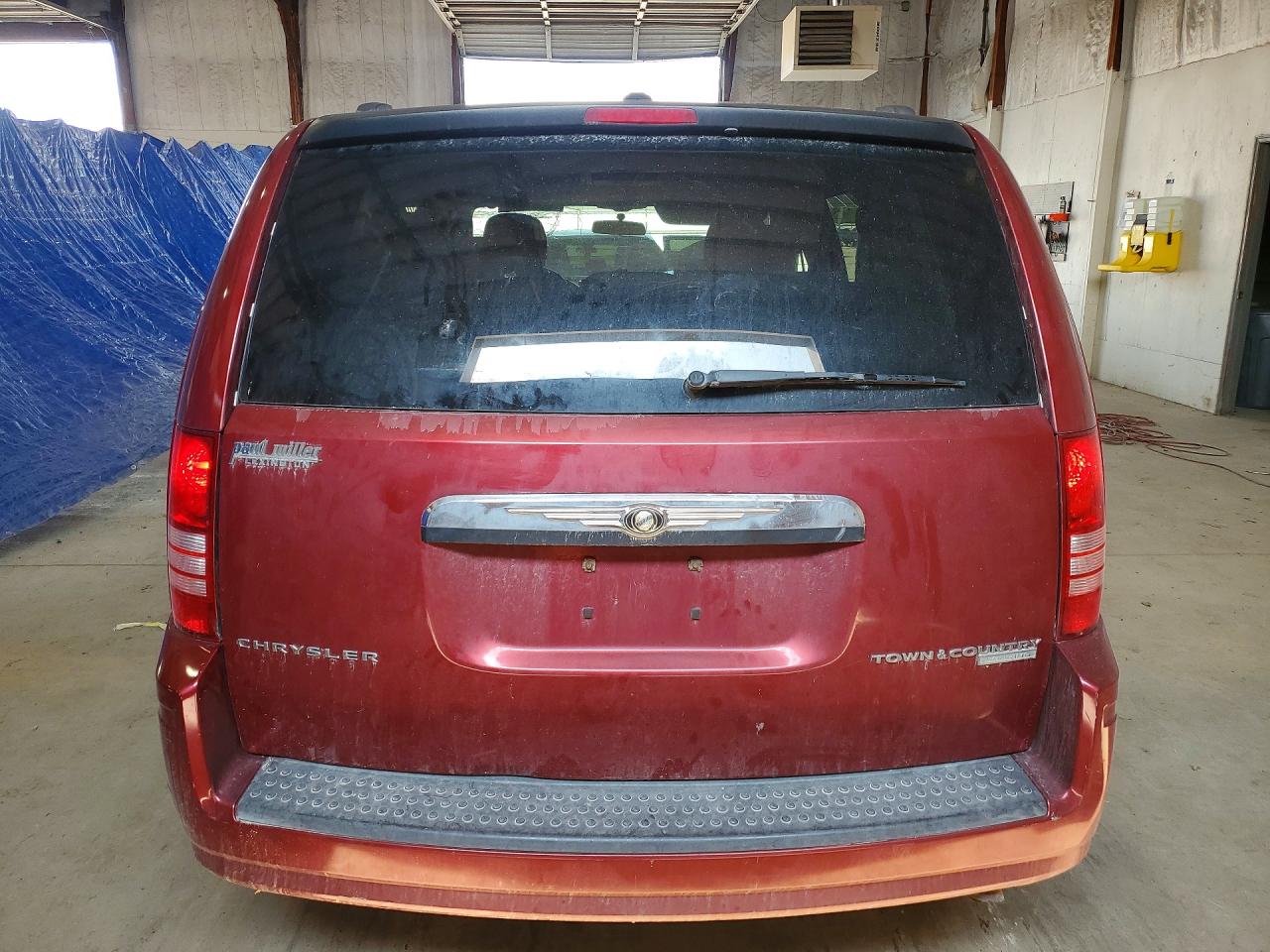2010 Chrysler Town & Country Touring Red vin: 2A4RR5D17AR500669
