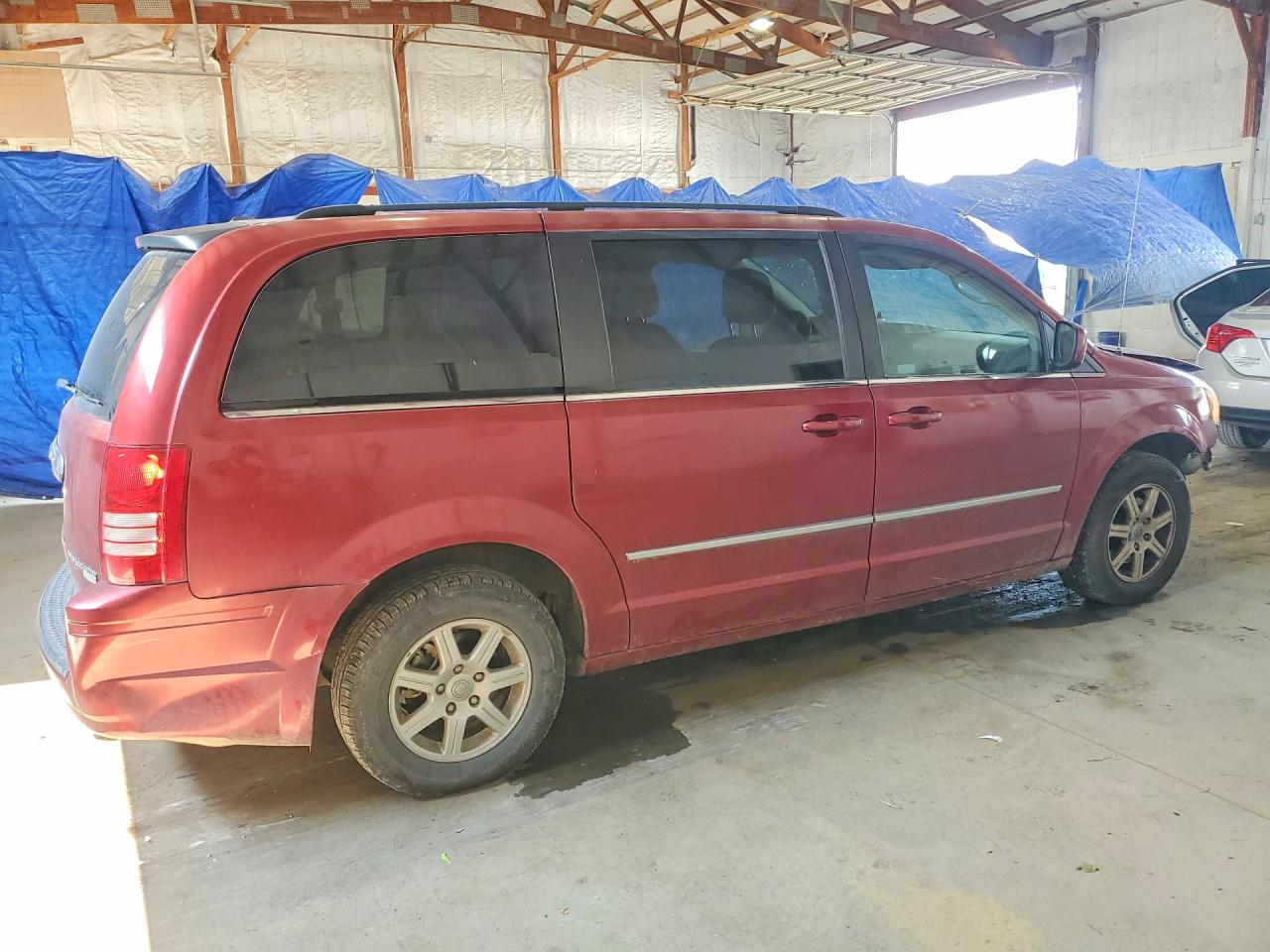 2010 Chrysler Town & Country Touring Red vin: 2A4RR5D17AR500669