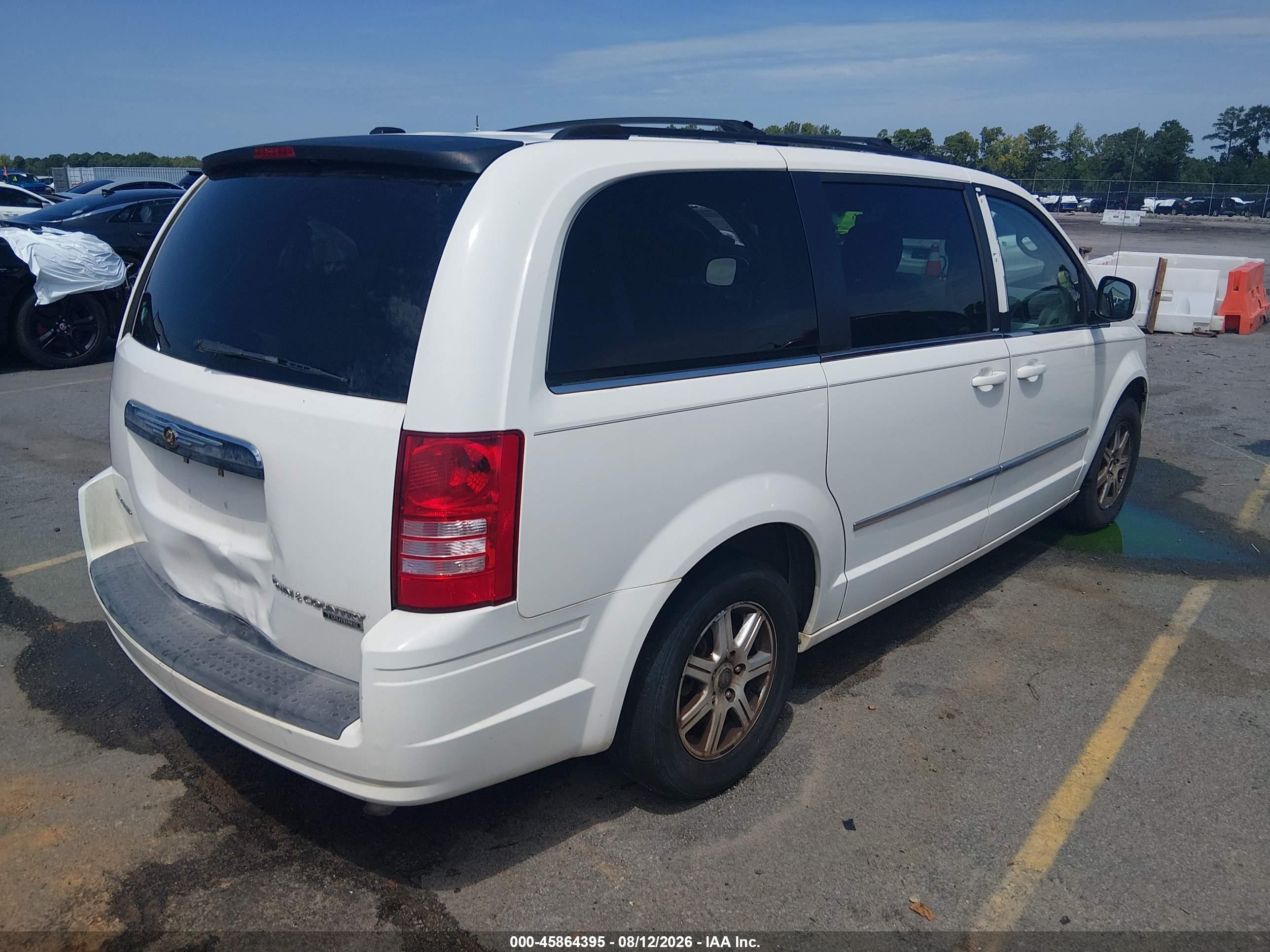 2010 Chrysler Town & Country Touring White vin: 2A4RR5D18AR108400