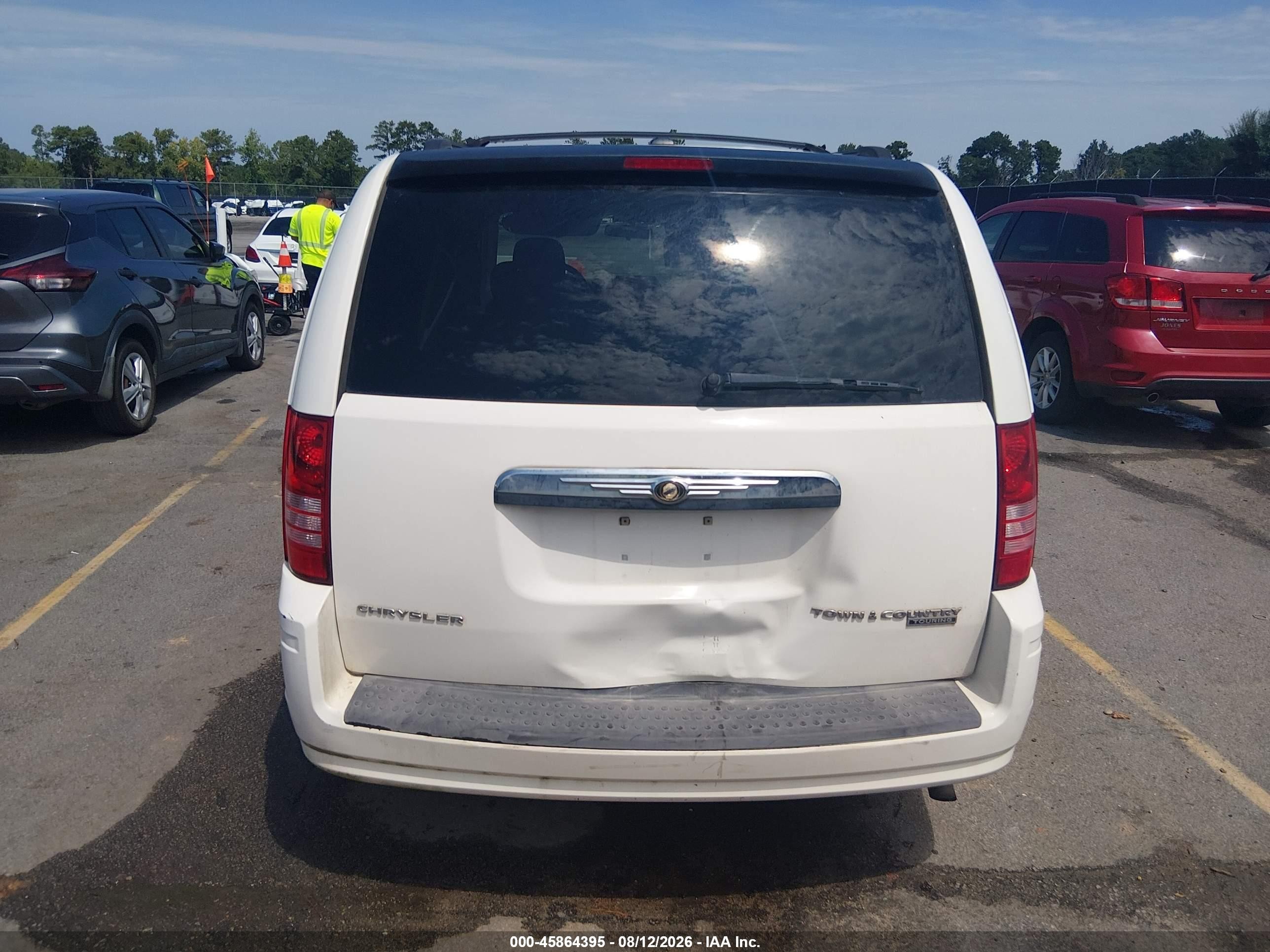 2010 Chrysler Town & Country Touring White vin: 2A4RR5D18AR108400