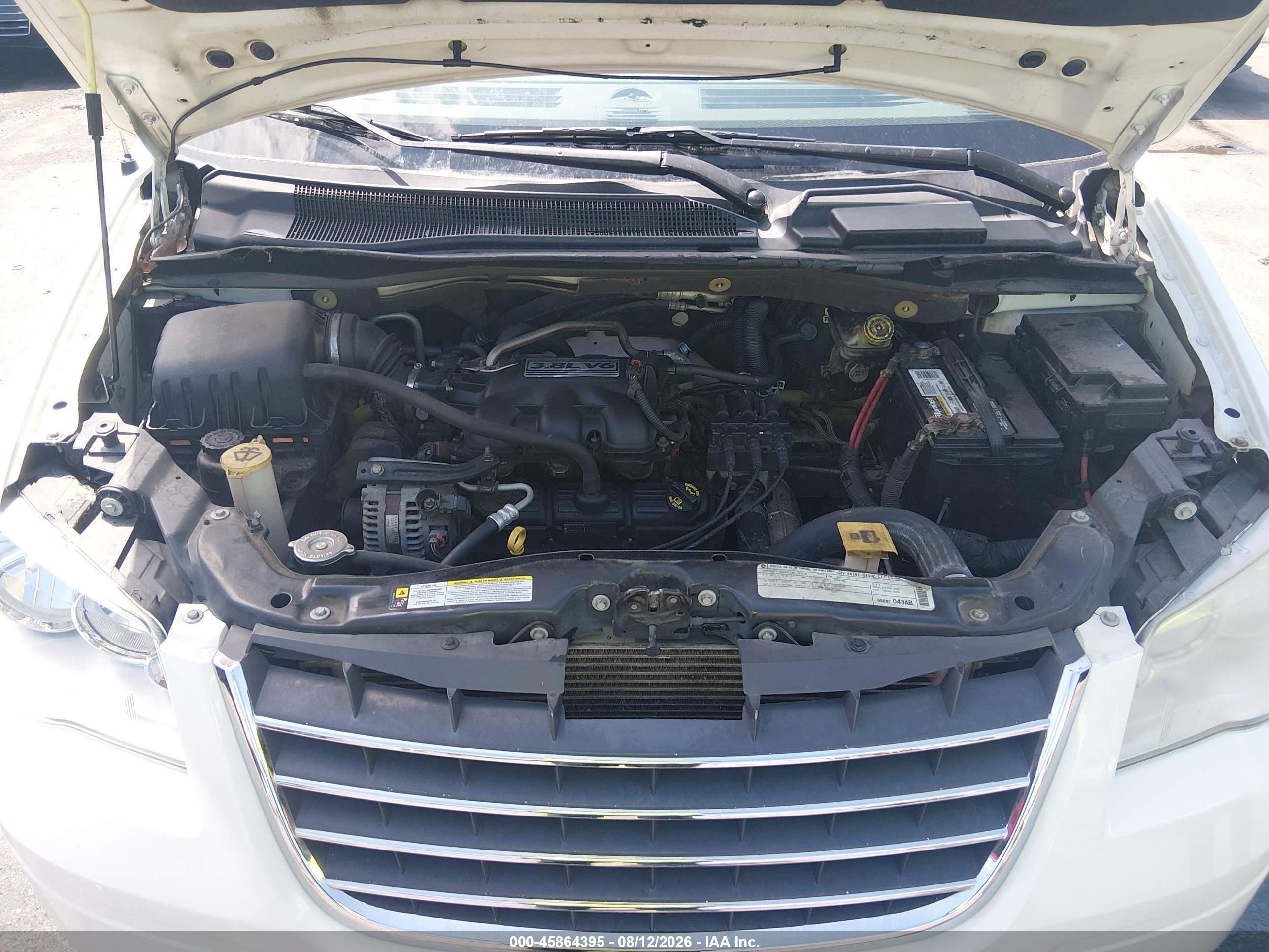 2010 Chrysler Town & Country Touring White vin: 2A4RR5D18AR108400