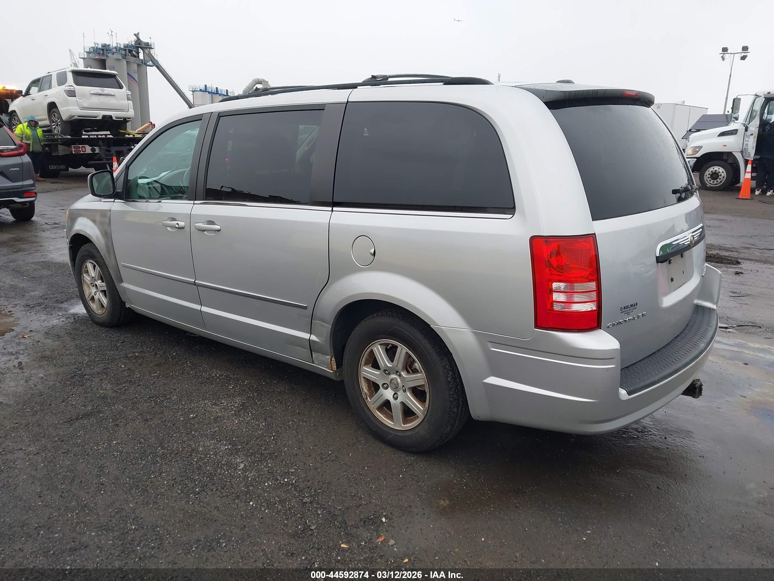 2010 Chrysler Town & Country Touring Silver vin: 2A4RR5D18AR126525